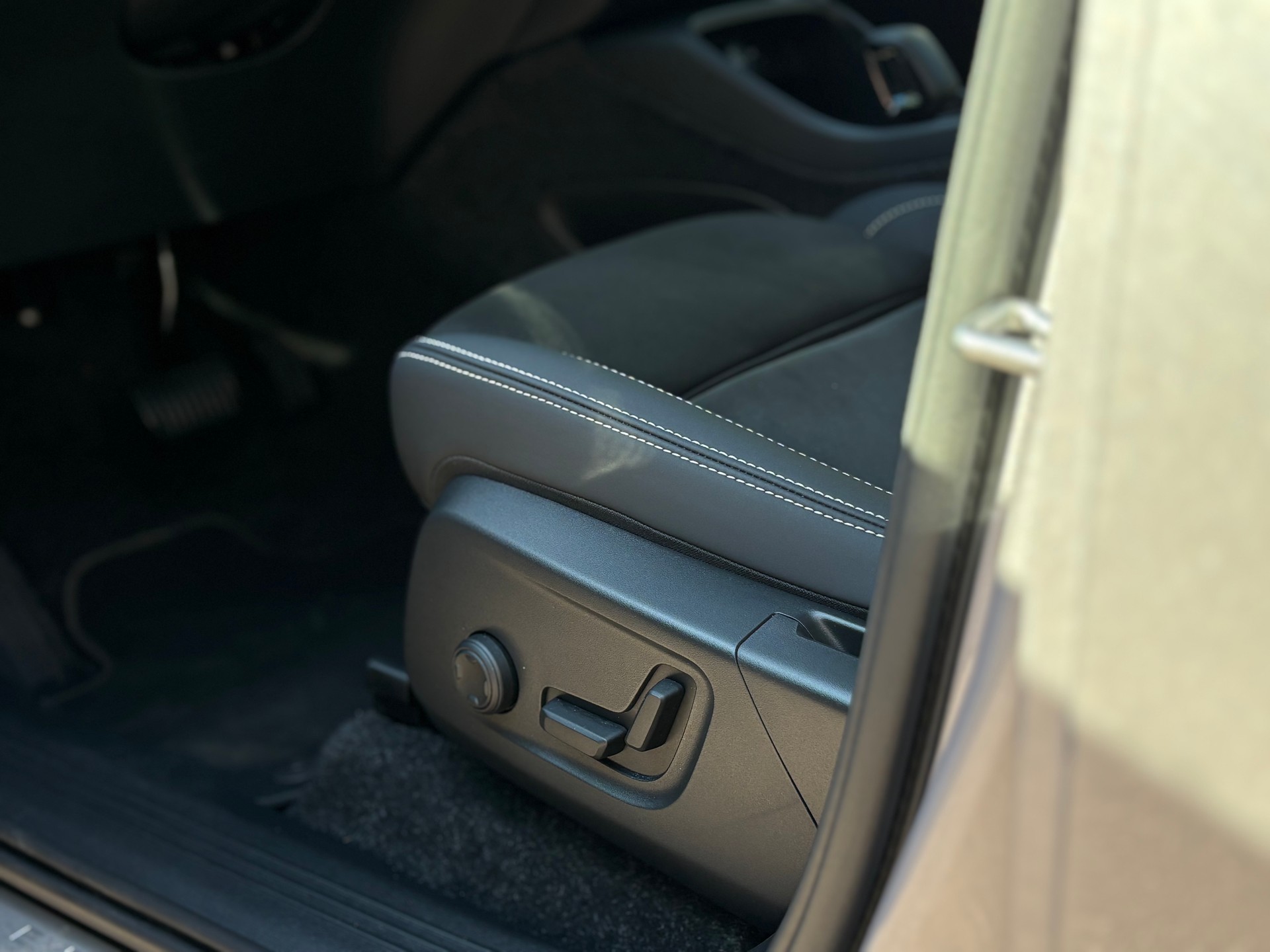 VOLVO EX40 Twin Performance Ultra AWD-image-15