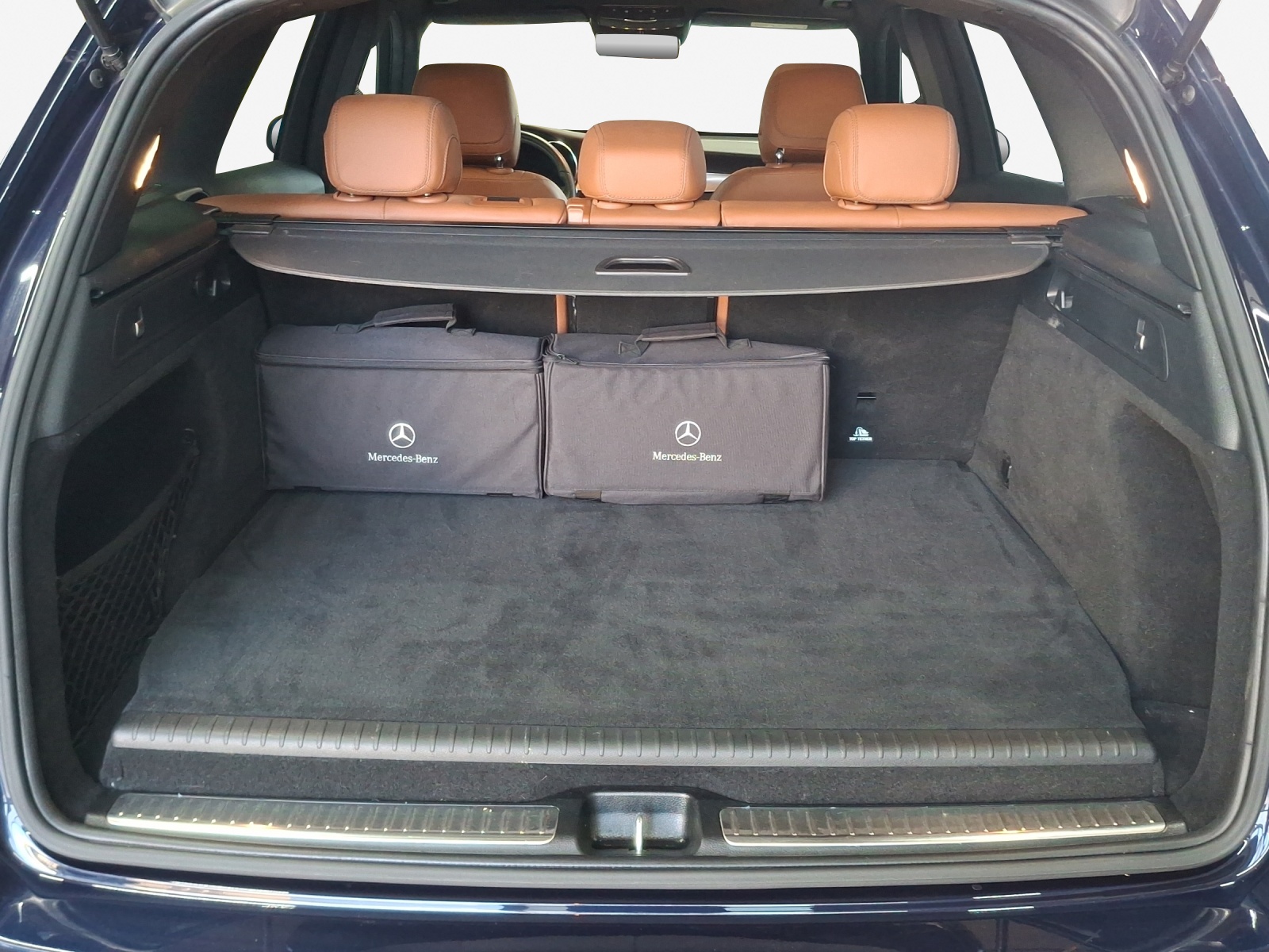 MERCEDES-BENZ GLC 300 e AMG Line 4Matic 9G-Tronic-image-13
