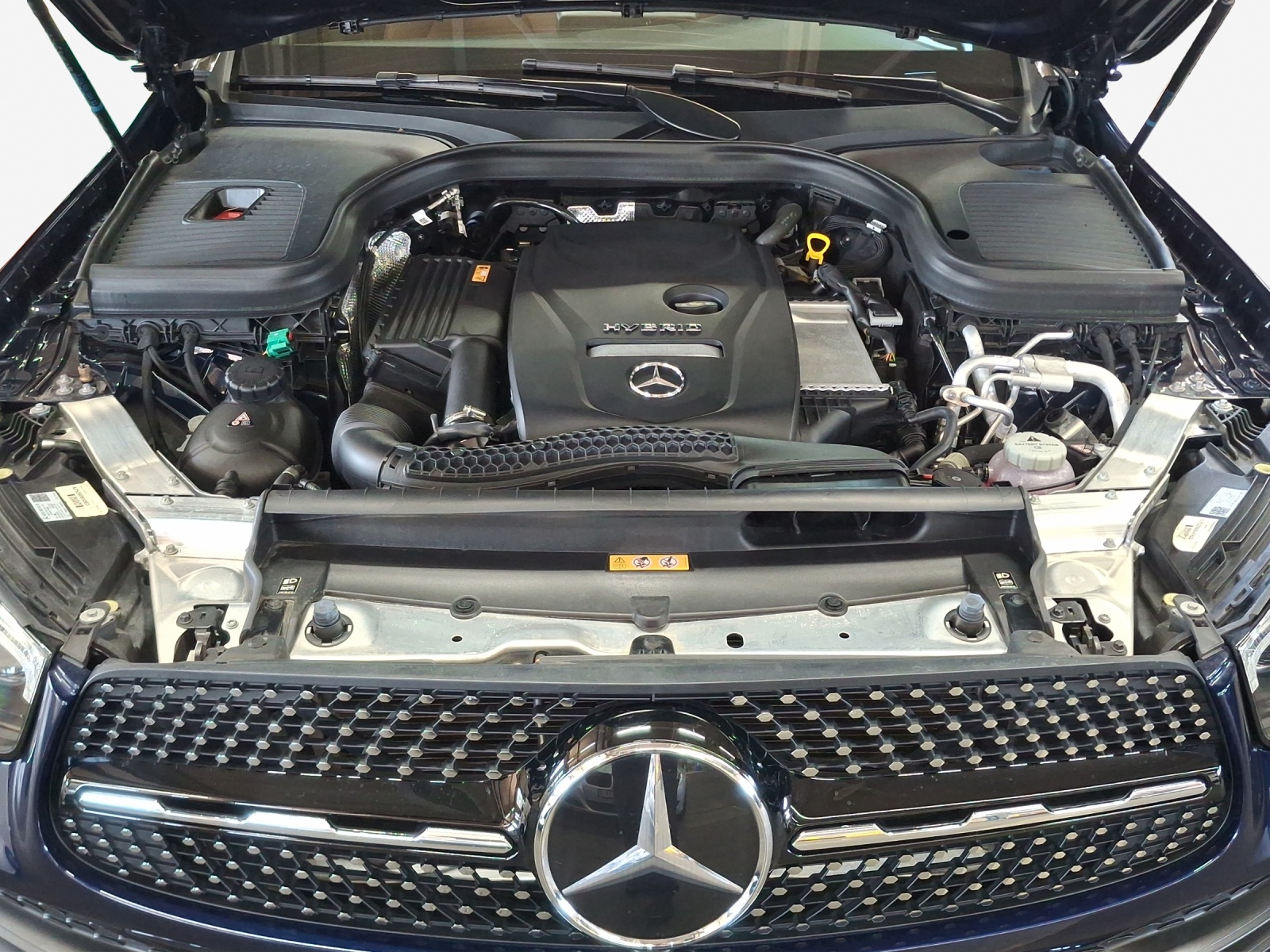 MERCEDES-BENZ GLC 300 e AMG Line 4Matic 9G-Tronic-image-16