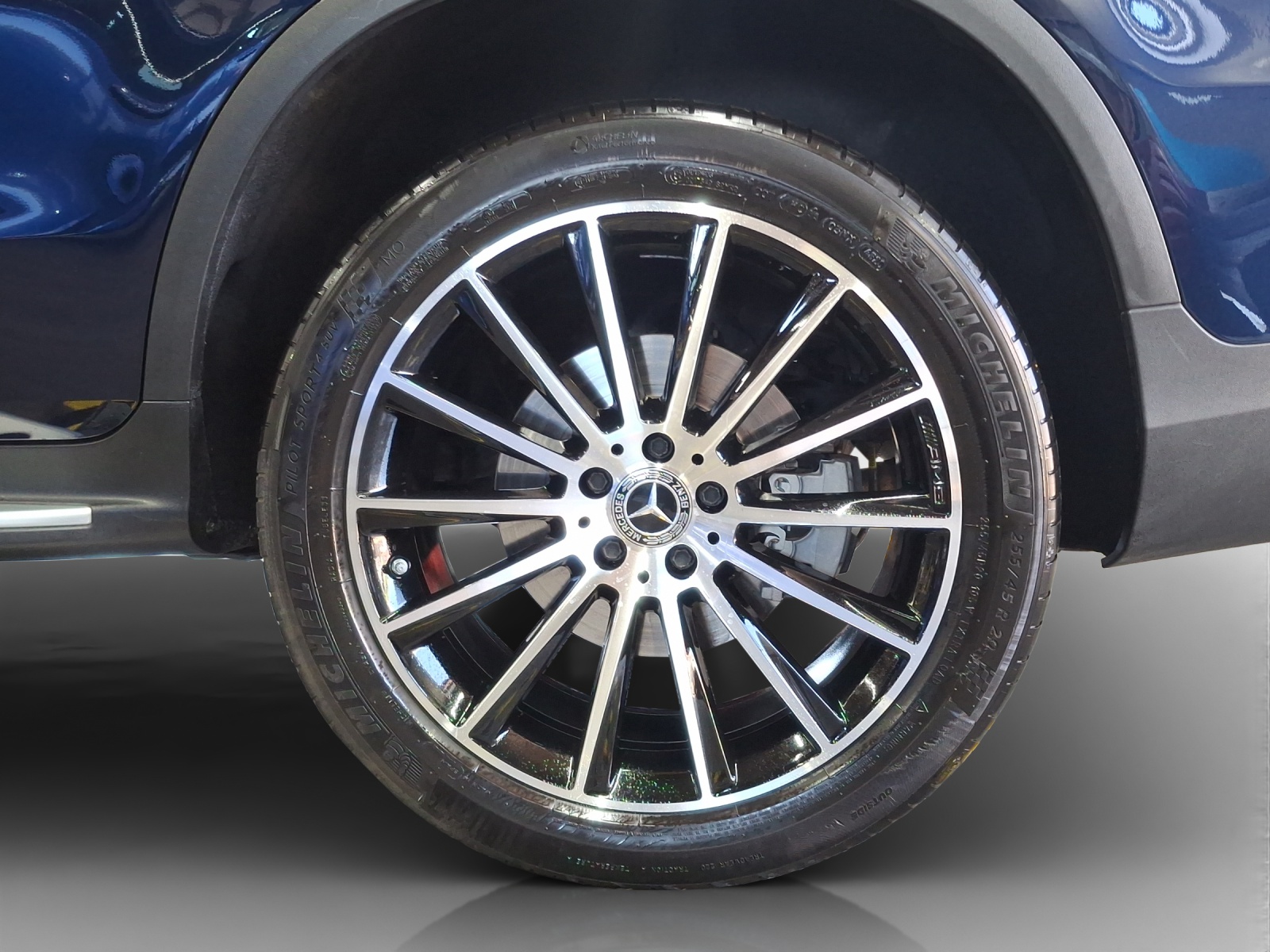 MERCEDES-BENZ GLC 300 e AMG Line 4Matic 9G-Tronic-image-14