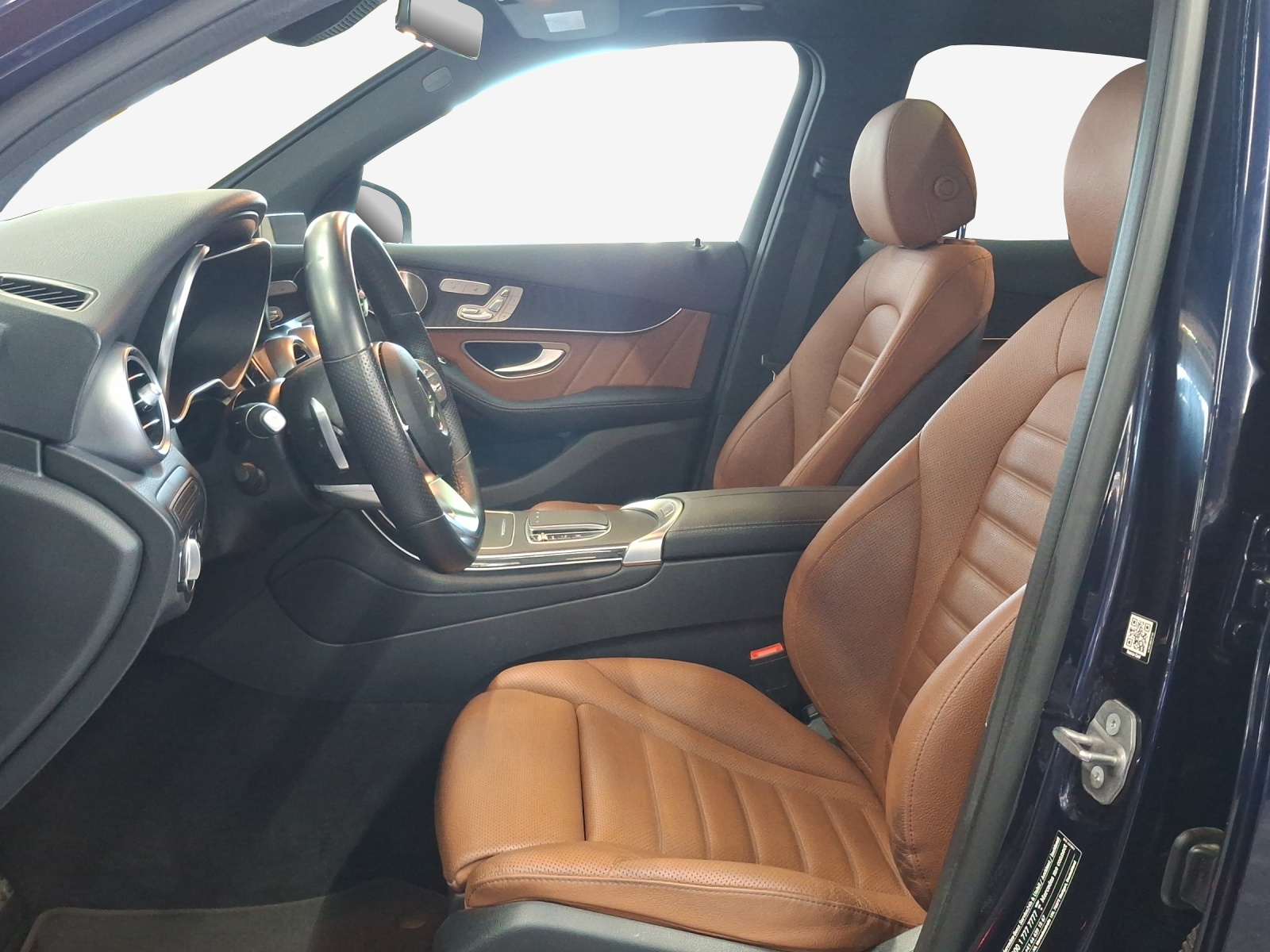 MERCEDES-BENZ GLC 300 e AMG Line 4Matic 9G-Tronic-image-8
