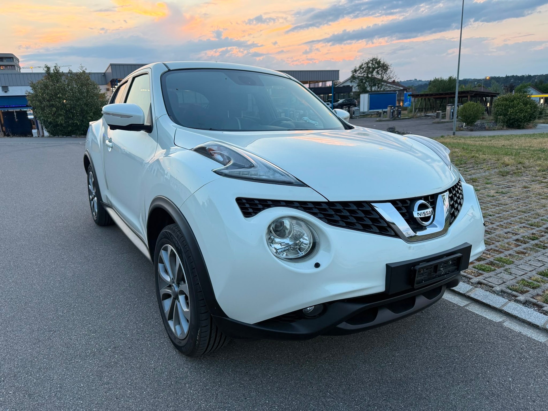 NISSAN Juke 1.6 DIG-T tekna 4x4 Xtronic M-CVT-image-1