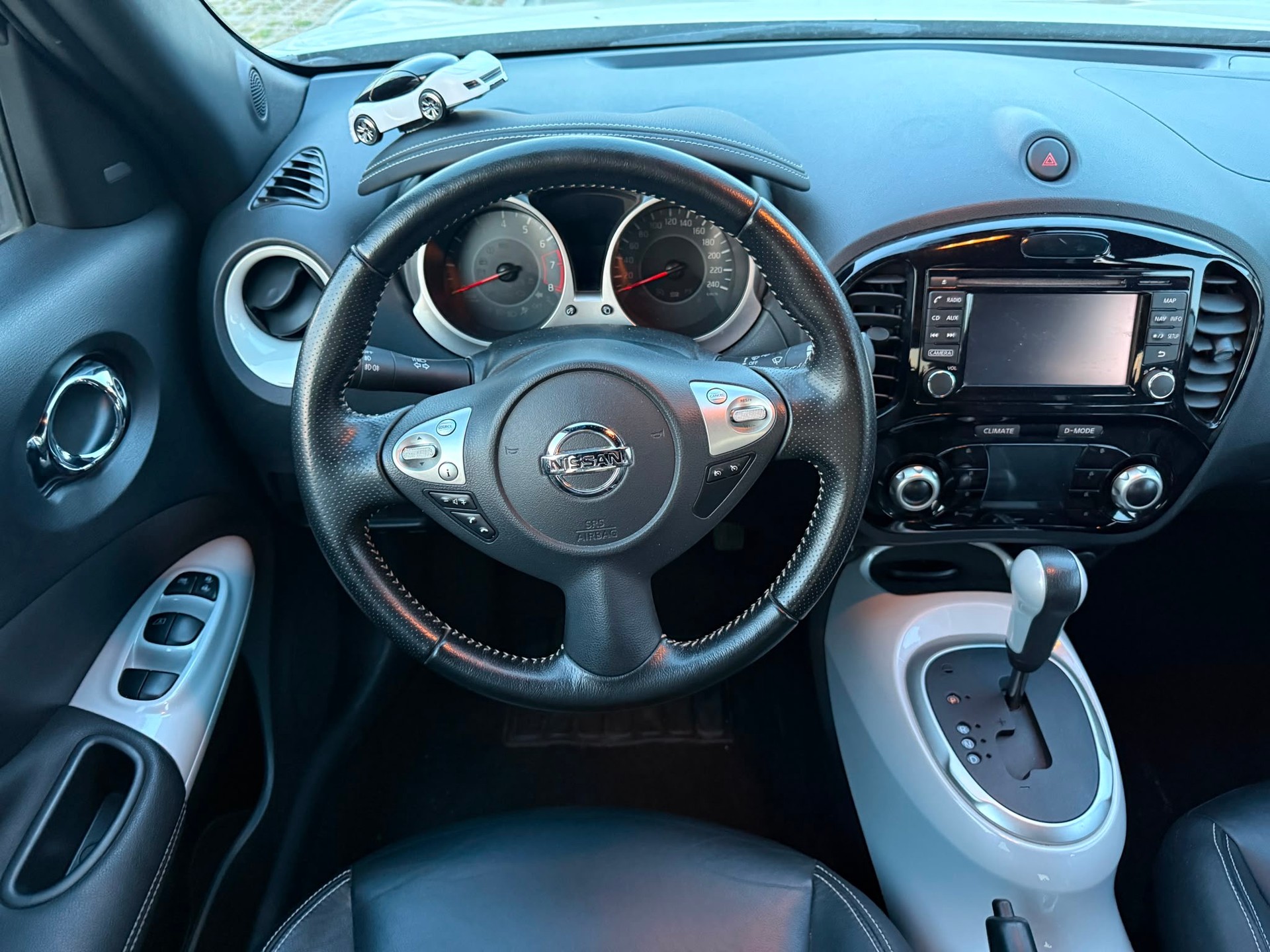NISSAN Juke 1.6 DIG-T tekna 4x4 Xtronic M-CVT-image-16
