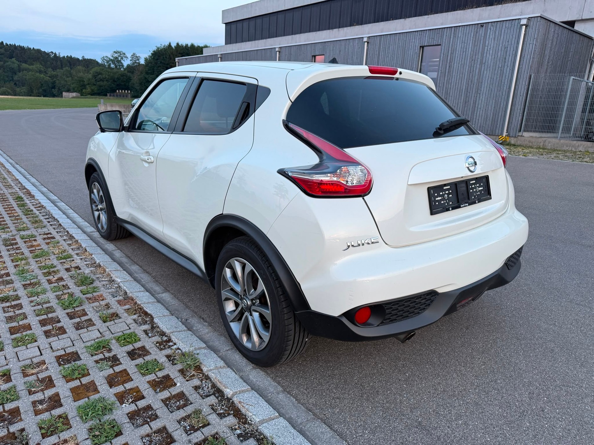 NISSAN Juke 1.6 DIG-T tekna 4x4 Xtronic M-CVT-image-4