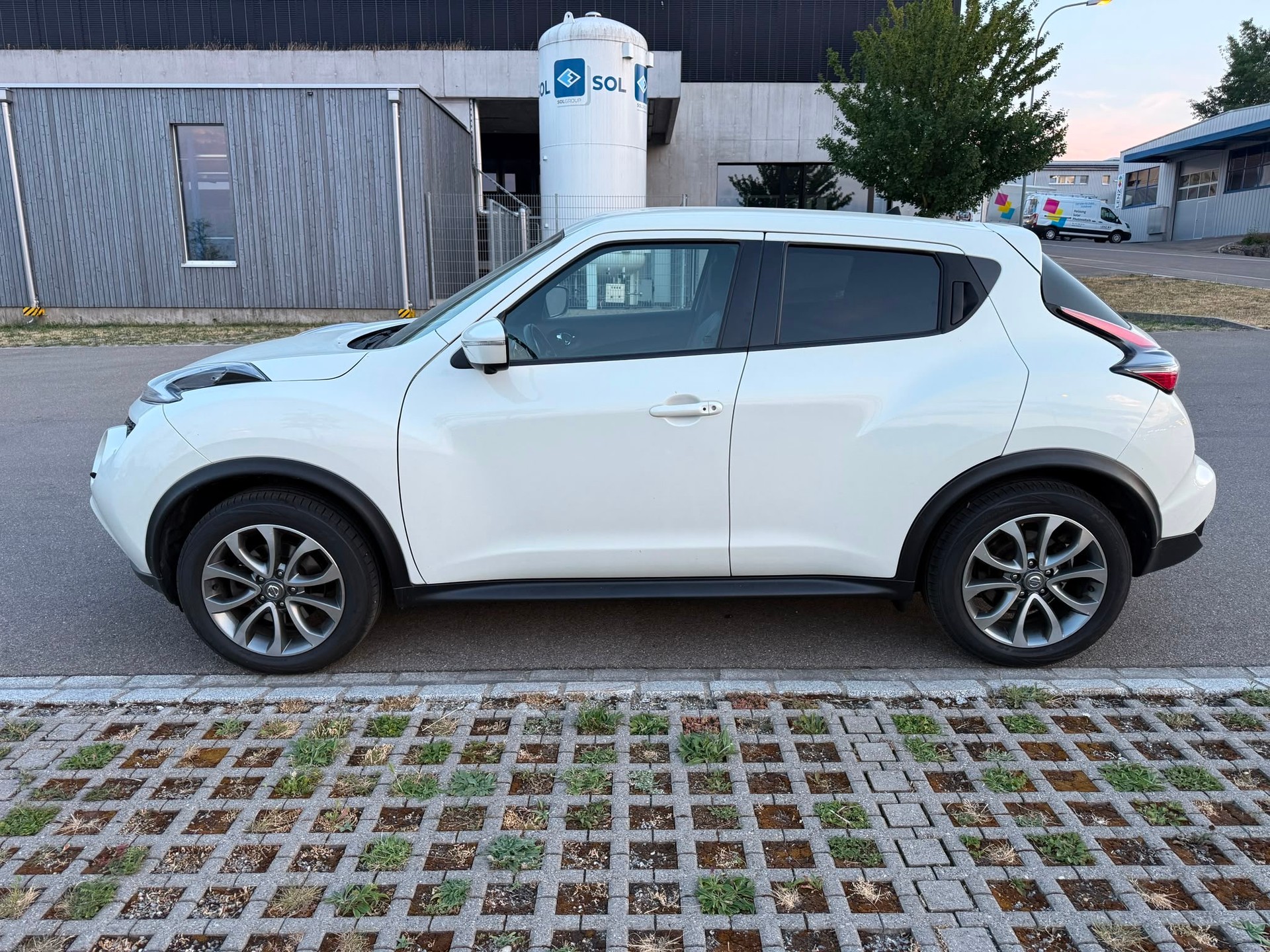 NISSAN Juke 1.6 DIG-T tekna 4x4 Xtronic M-CVT-image-6