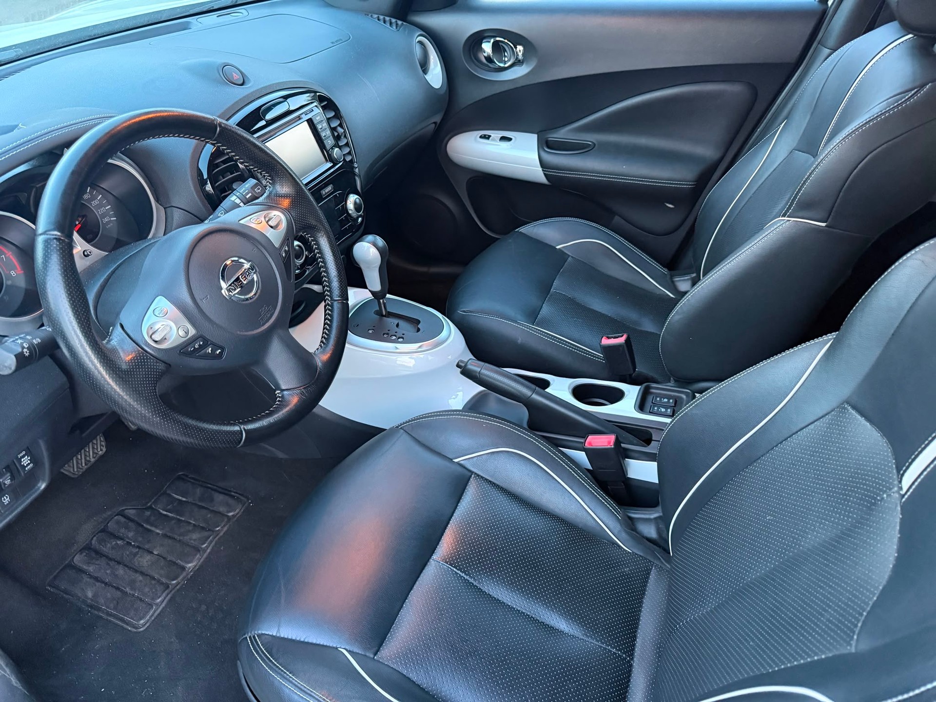 NISSAN Juke 1.6 DIG-T tekna 4x4 Xtronic M-CVT-image-22