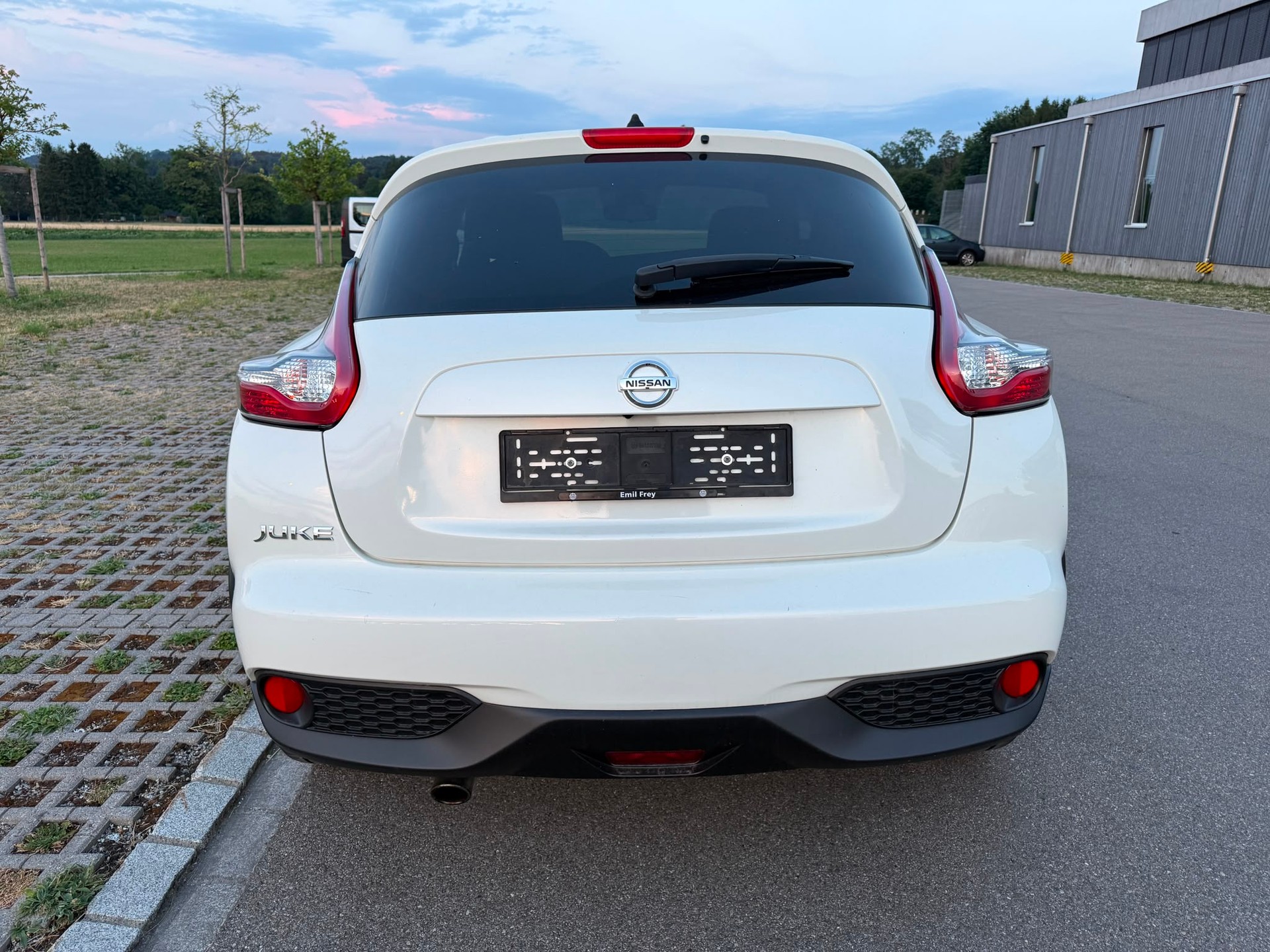 NISSAN Juke 1.6 DIG-T tekna 4x4 Xtronic M-CVT-image-3