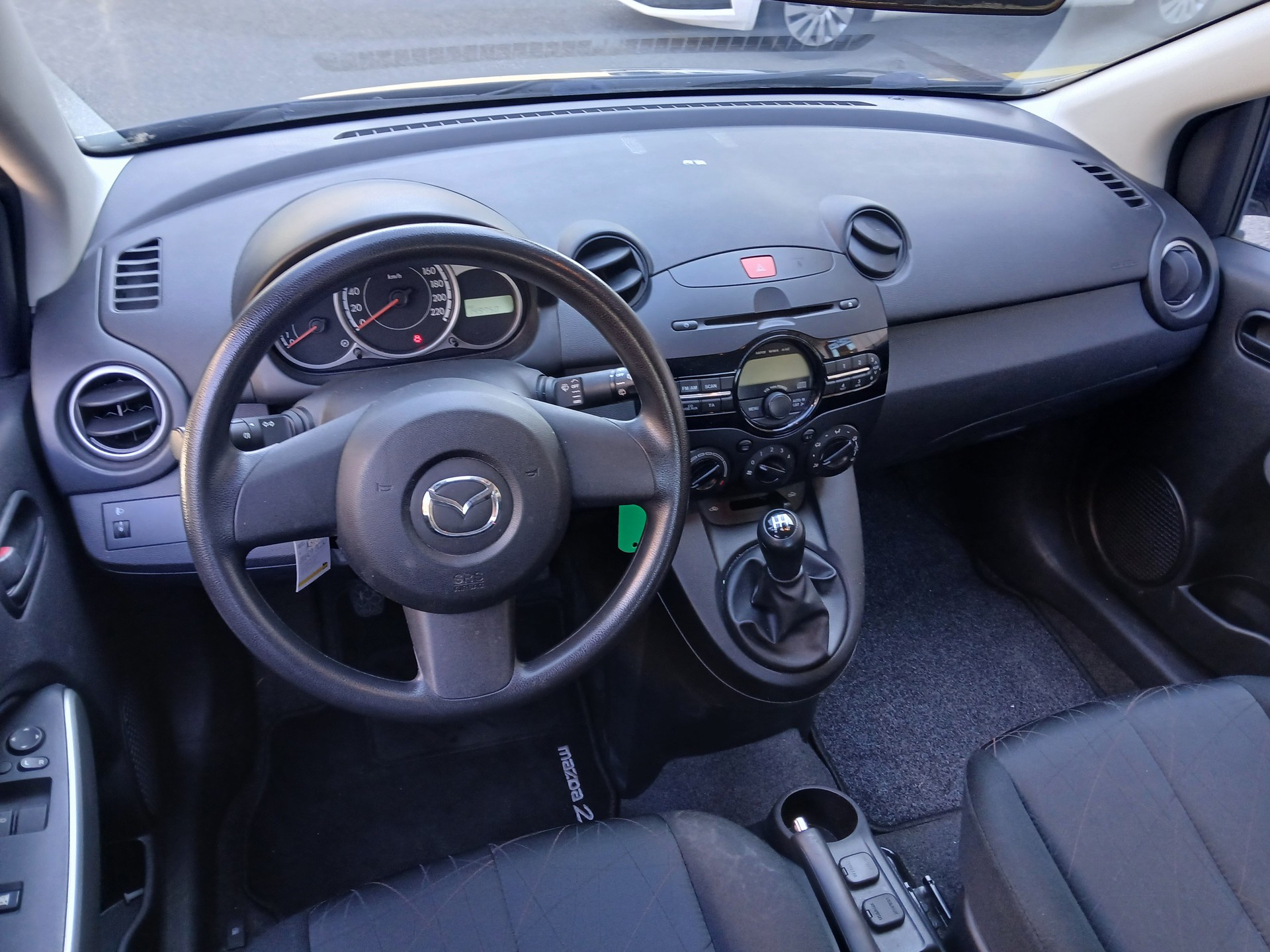 MAZDA 2 1.3i 16V Confort-image-9