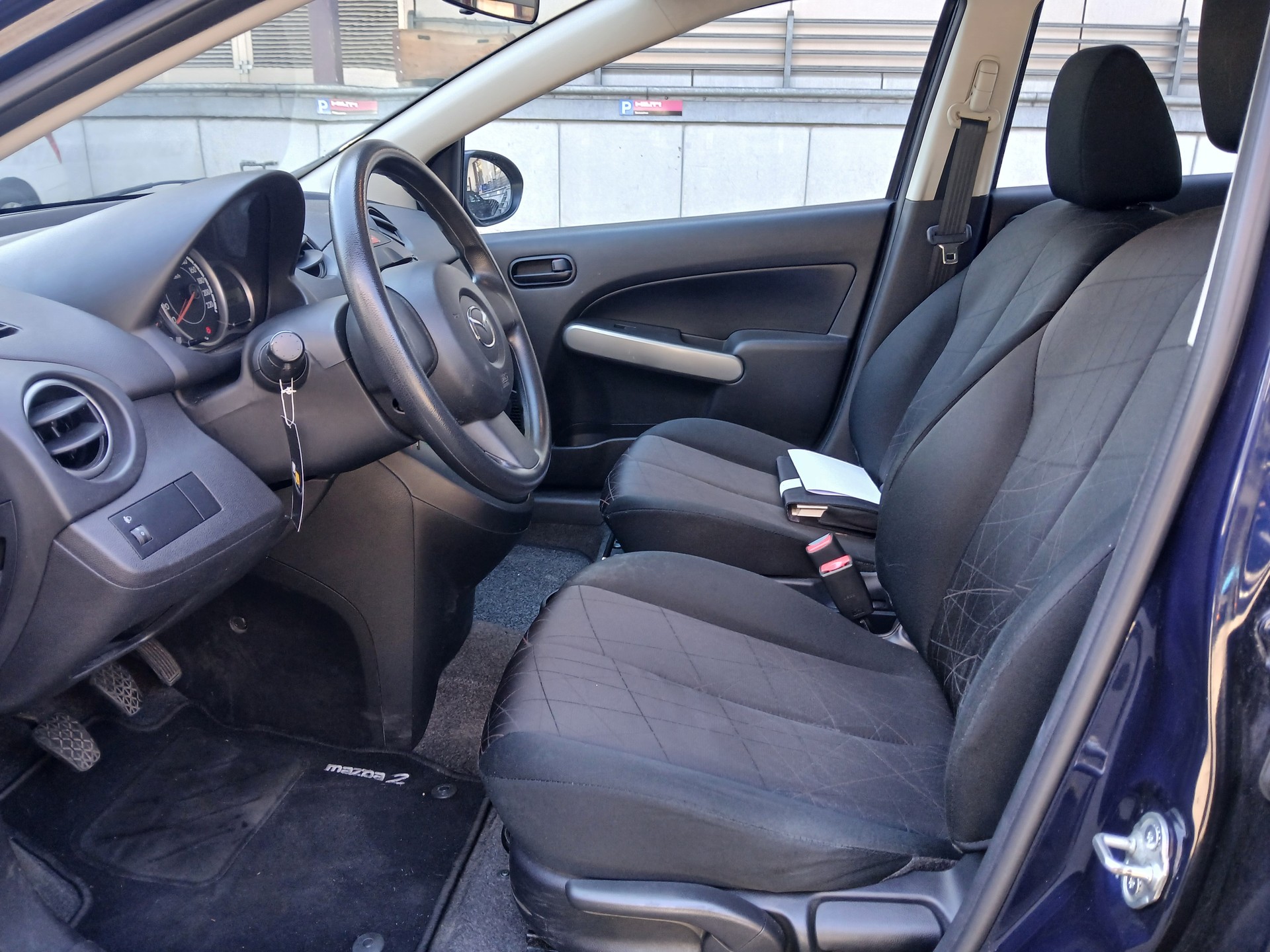 MAZDA 2 1.3i 16V Confort-image-8