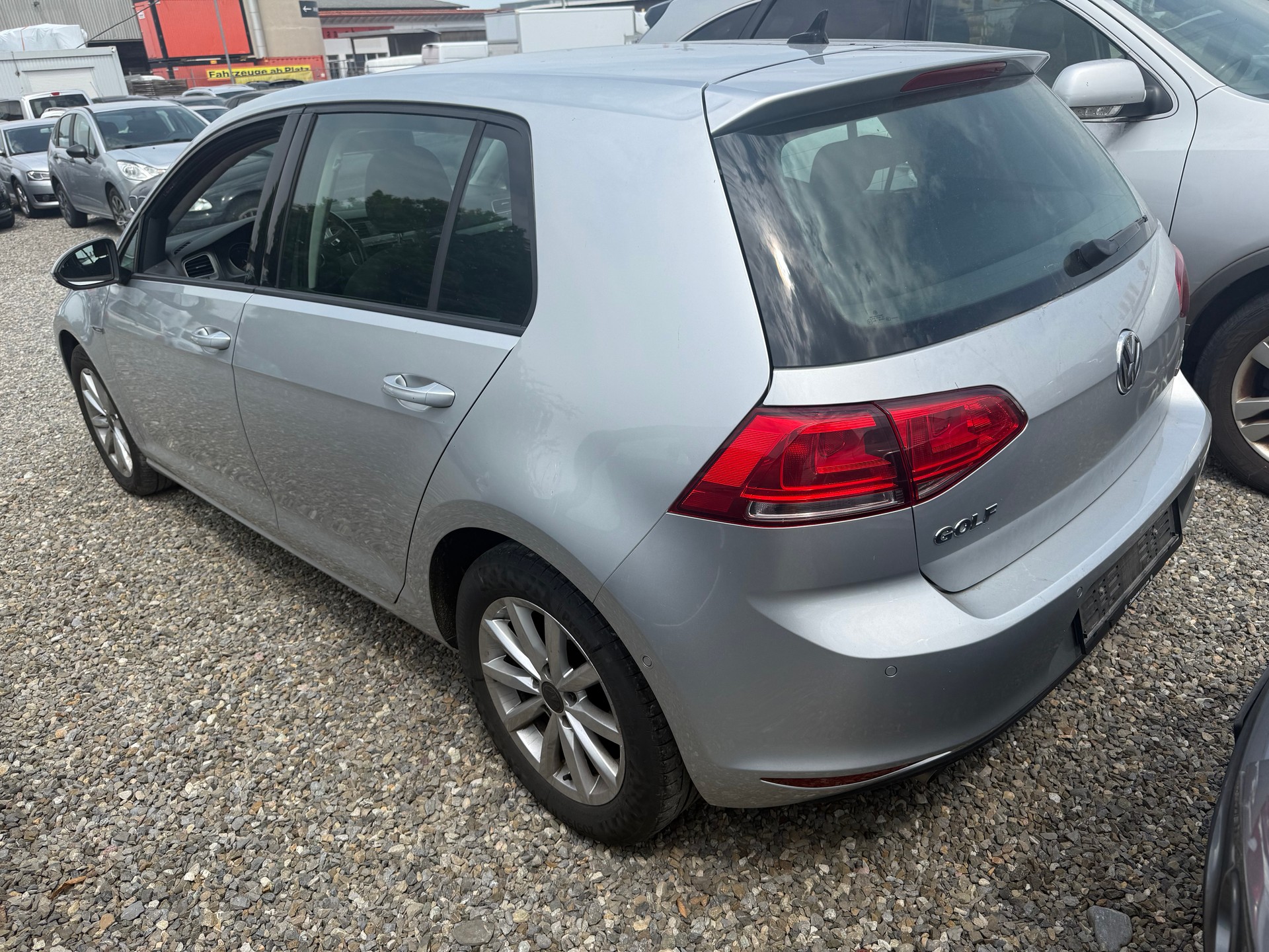 VW Golf 1.6 TDI Trendline 4Motion-image-2