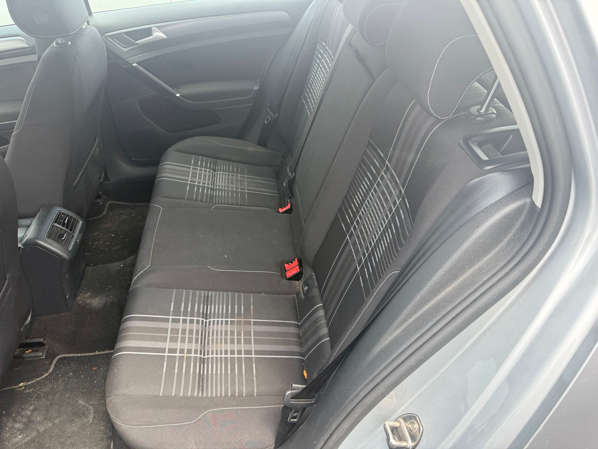VW Golf 1.6 TDI Trendline 4Motion-image-7