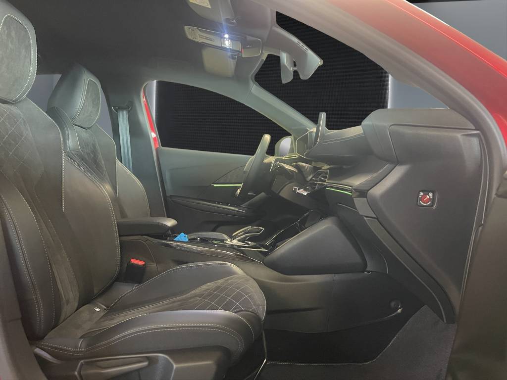 PEUGEOT 208 1.2 PureTech GT Pack EAT8-image-10