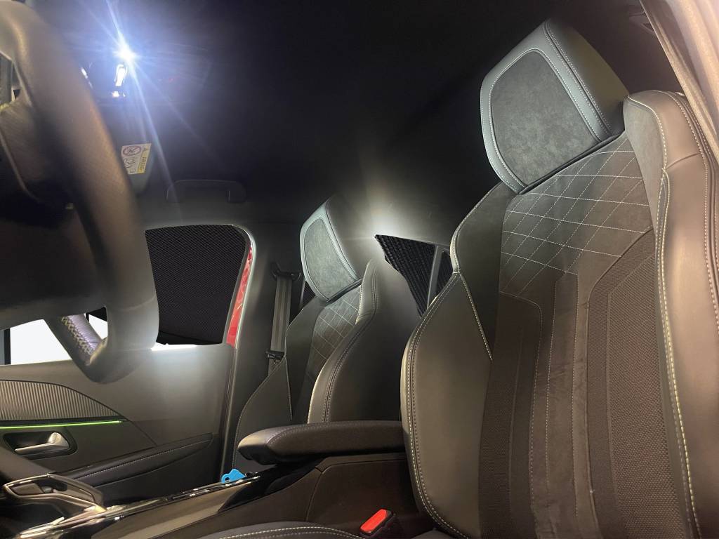 PEUGEOT 208 1.2 PureTech GT Pack EAT8-image-9