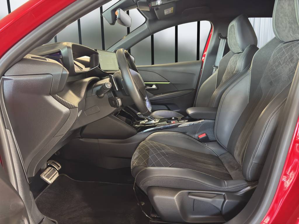 PEUGEOT 208 1.2 PureTech GT Pack EAT8-image-7