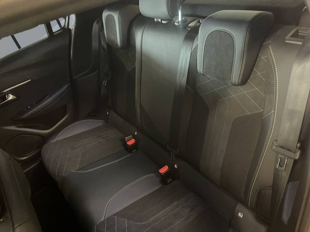 PEUGEOT 208 1.2 PureTech GT Pack EAT8-image-8