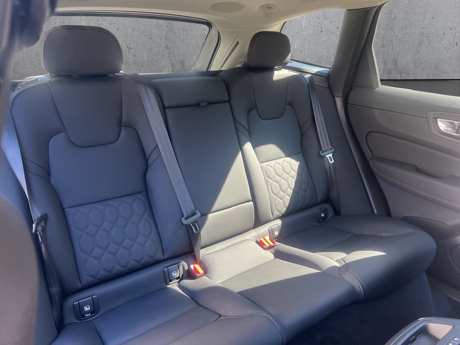 VOLVO XC60 T6 eAWD PluginHybrid Plus Dark Geartronic-image-12