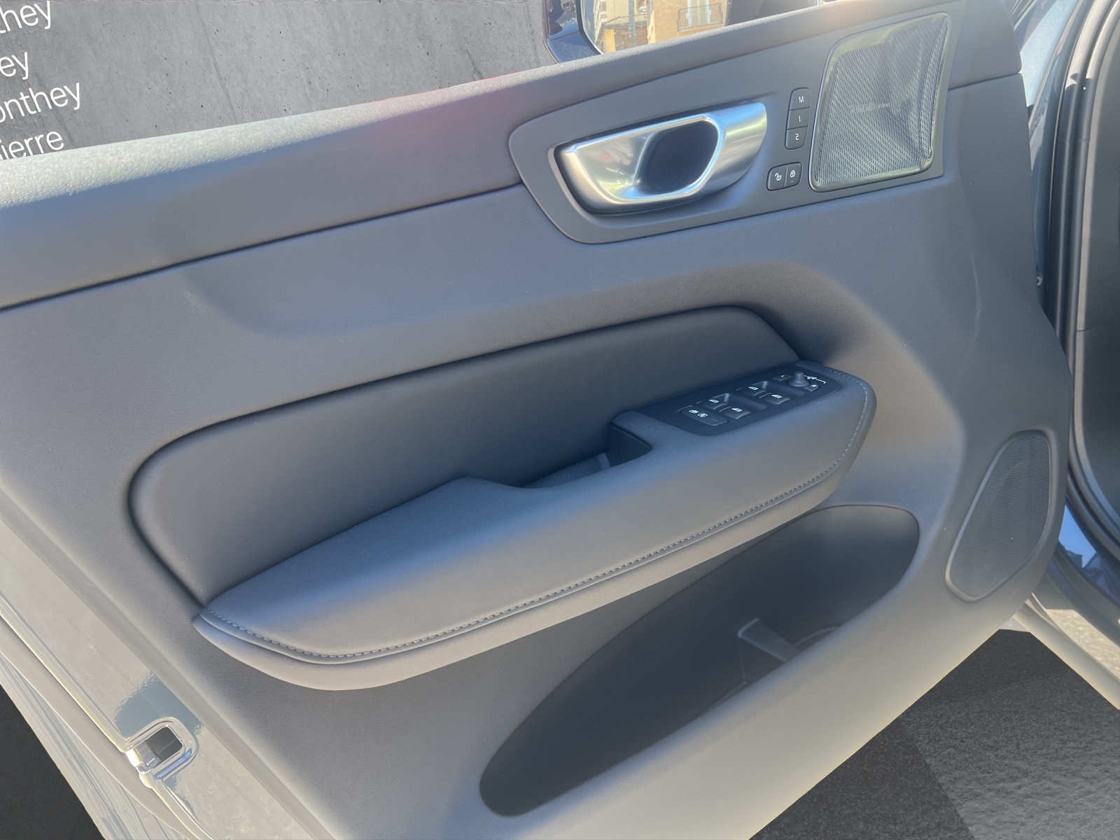 VOLVO XC60 T6 eAWD PluginHybrid Plus Dark Geartronic-image-8