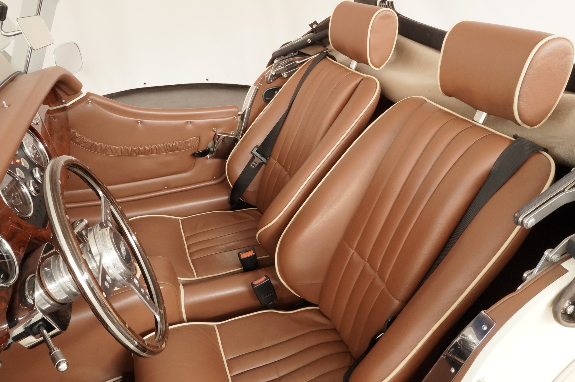 MORGAN Plus 4 2.0 Swiss Pack-image-12