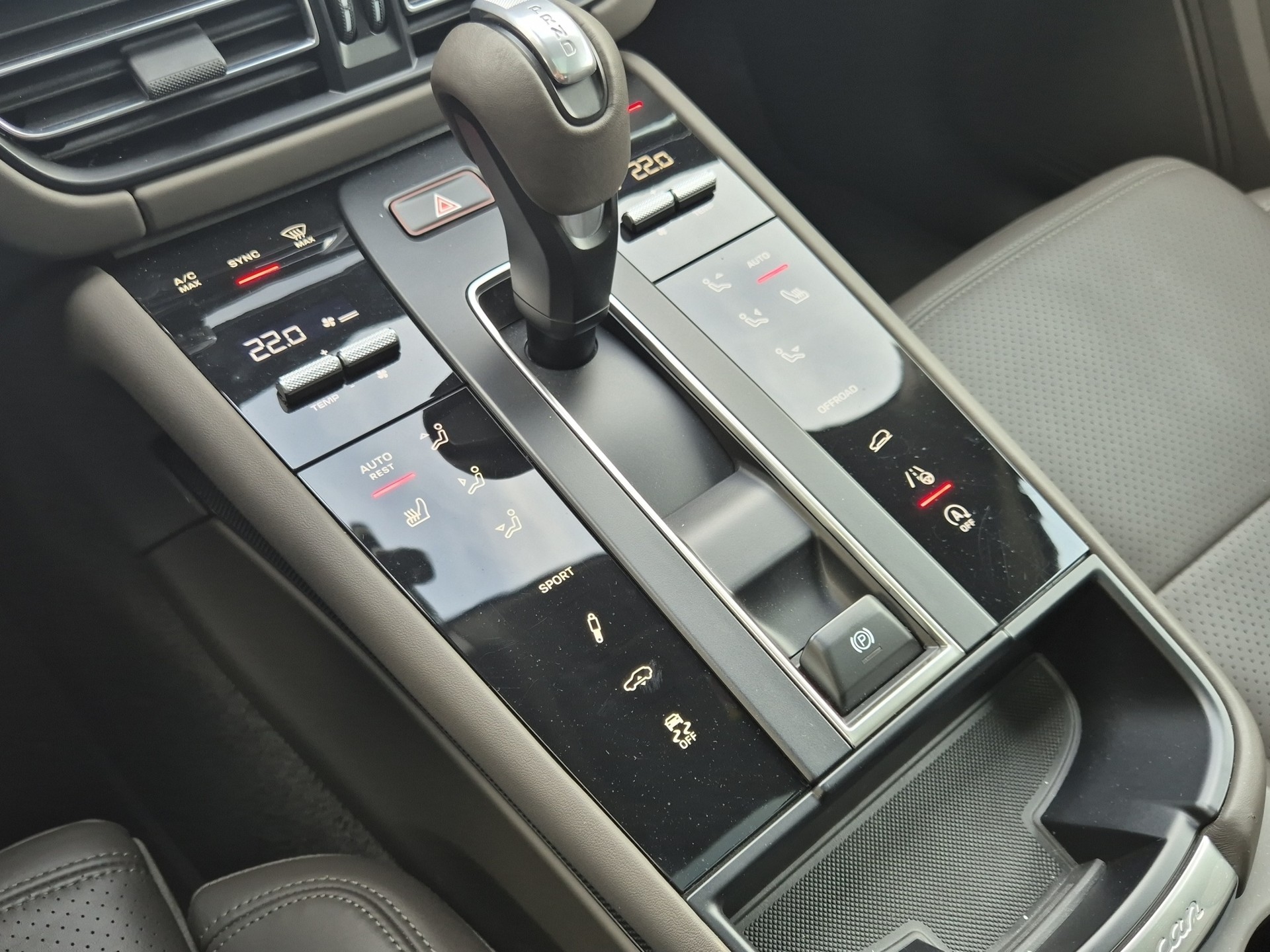 PORSCHE Macan S PDK-image-18