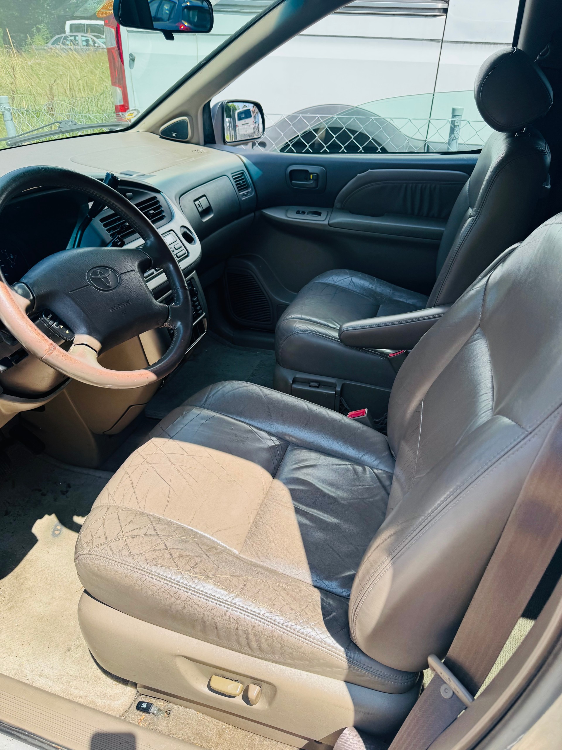 TOYOTA Sienna-image-6