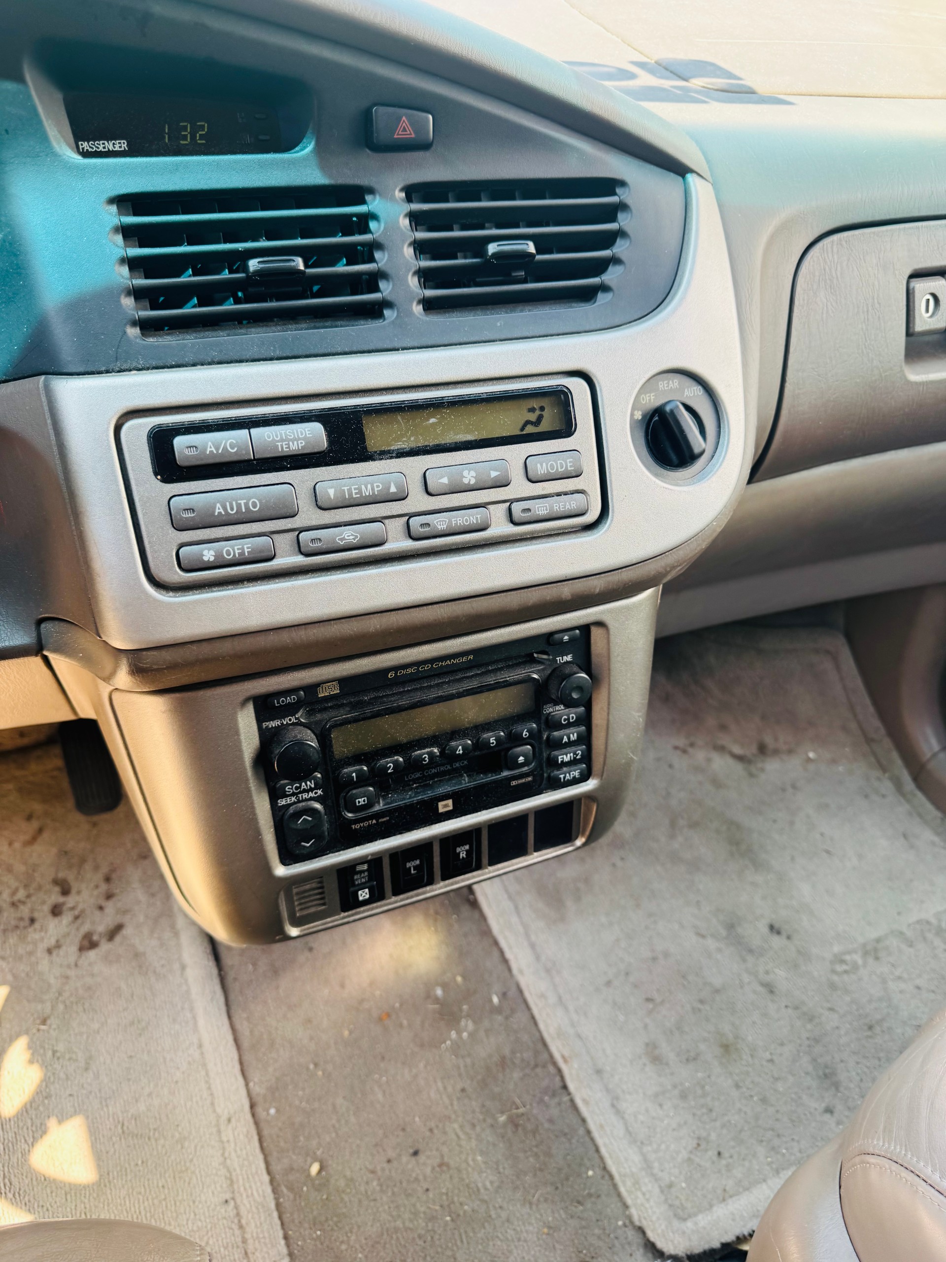 TOYOTA Sienna-image-5