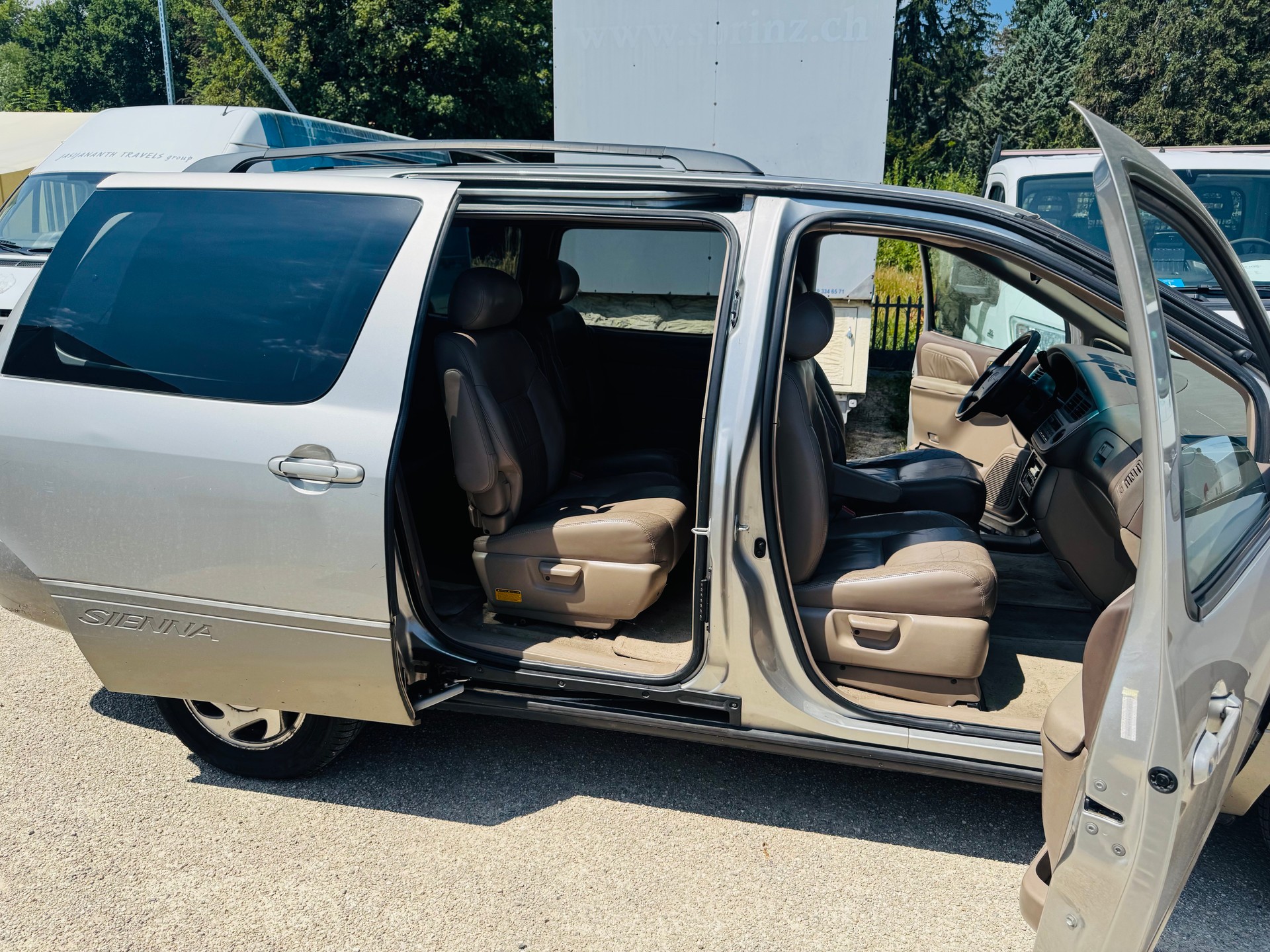 TOYOTA Sienna-image-4