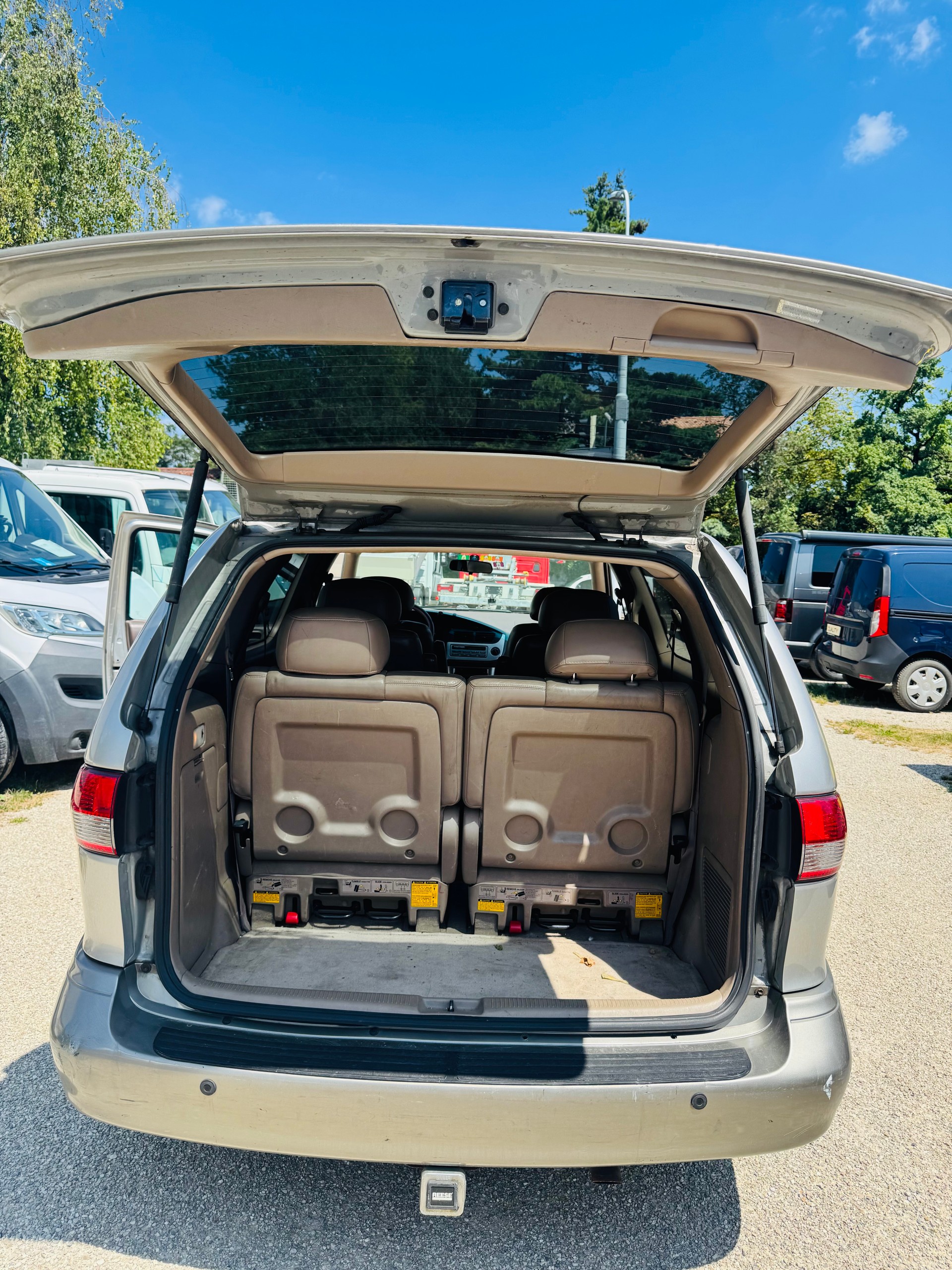 TOYOTA Sienna-image-9