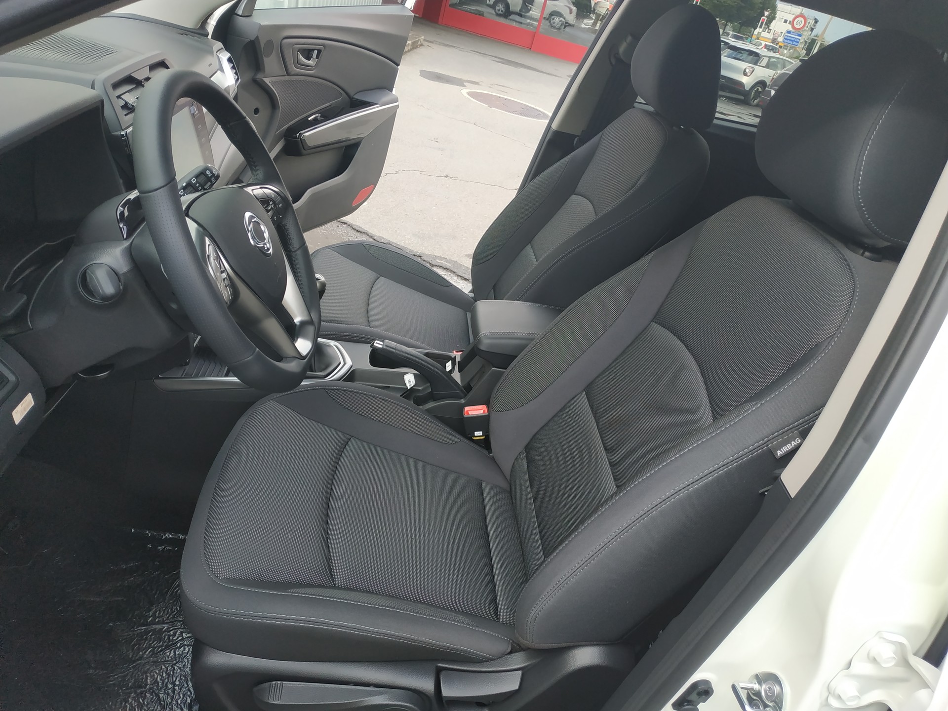 KGM-SsangYong Tivoli 1.5 T GDI Steel 4WD-image-11