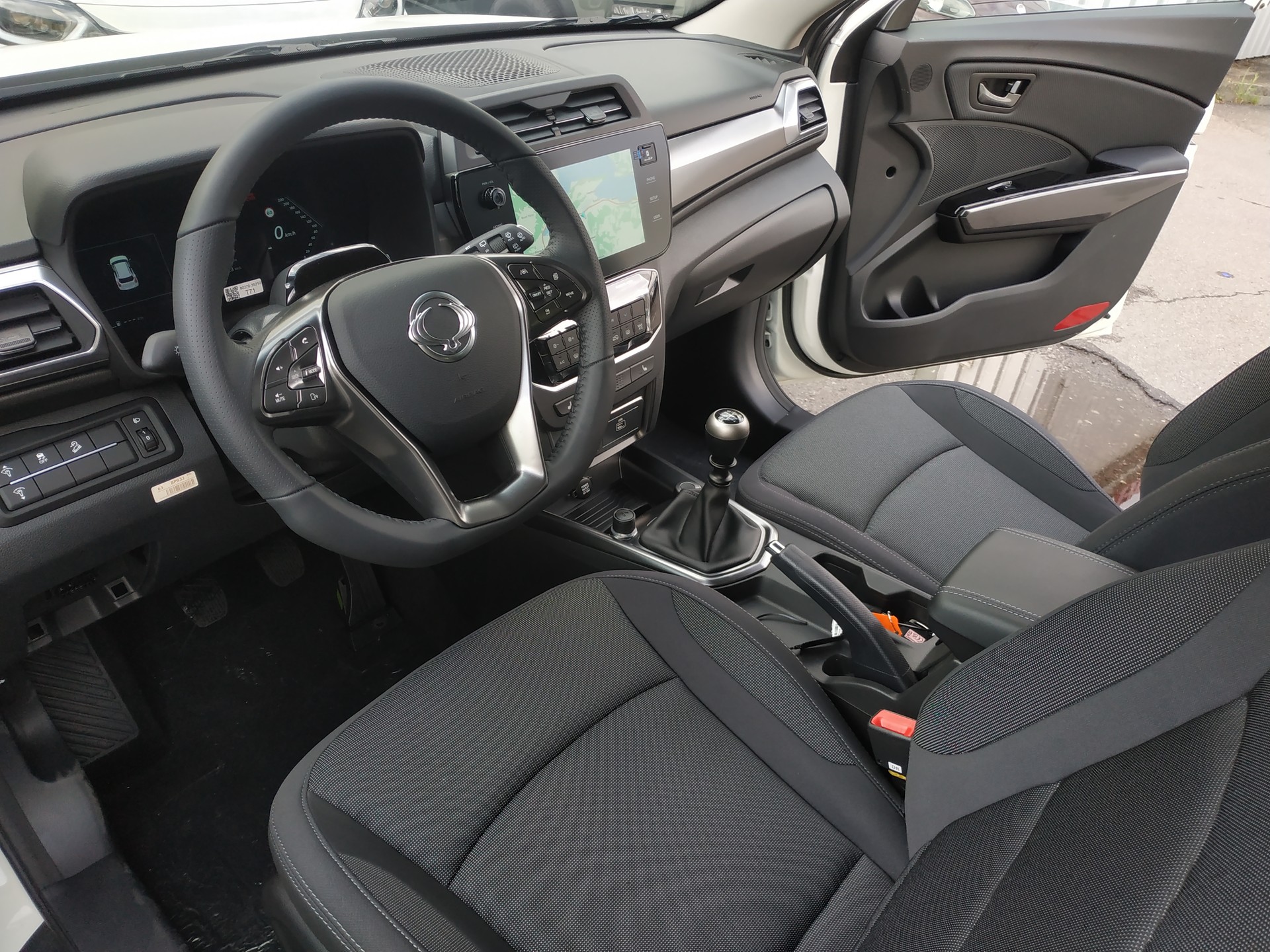 KGM-SsangYong Tivoli 1.5 T GDI Steel 4WD-image-9
