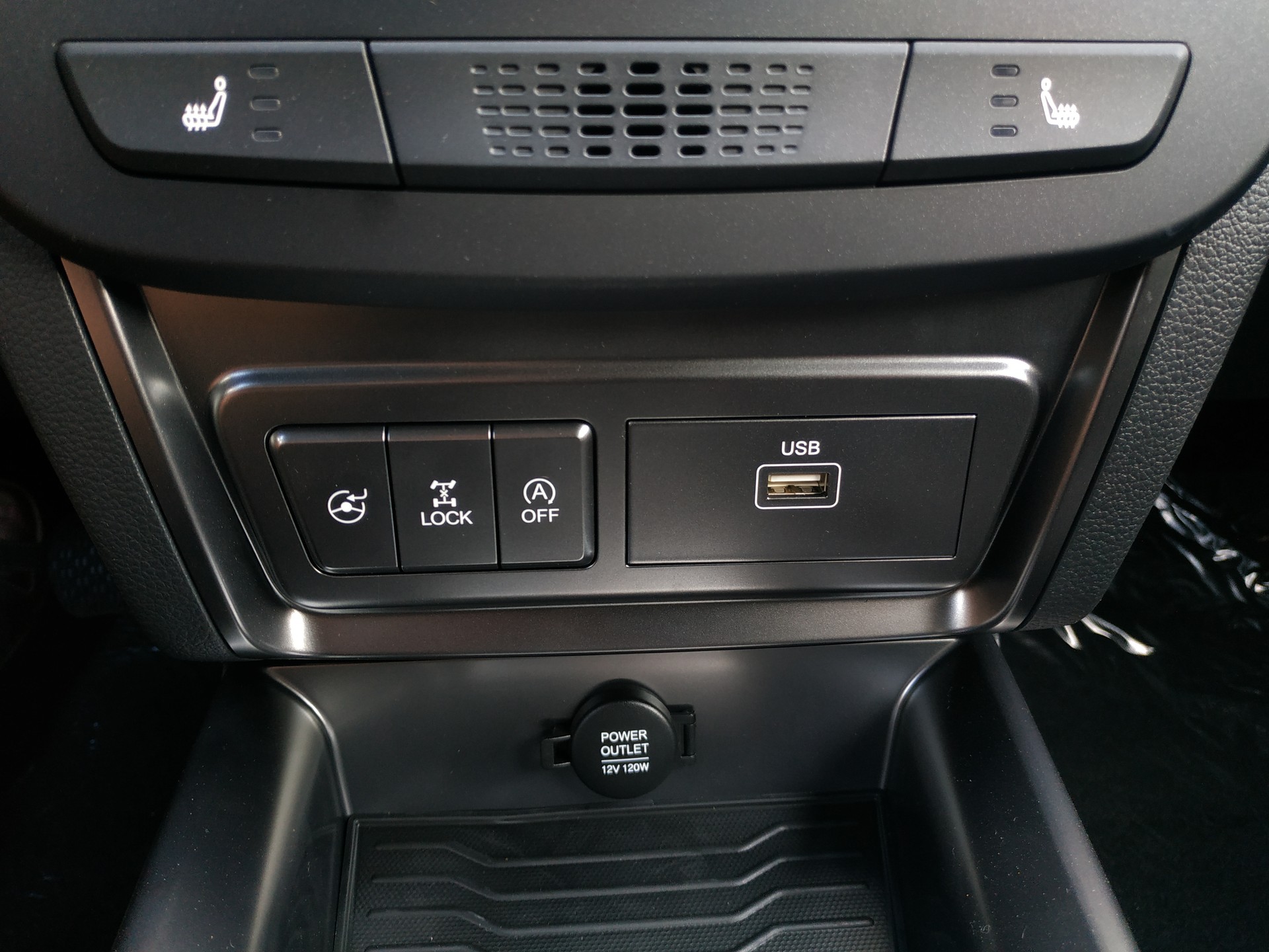 KGM-SsangYong Tivoli 1.5 T GDI Steel 4WD-image-17