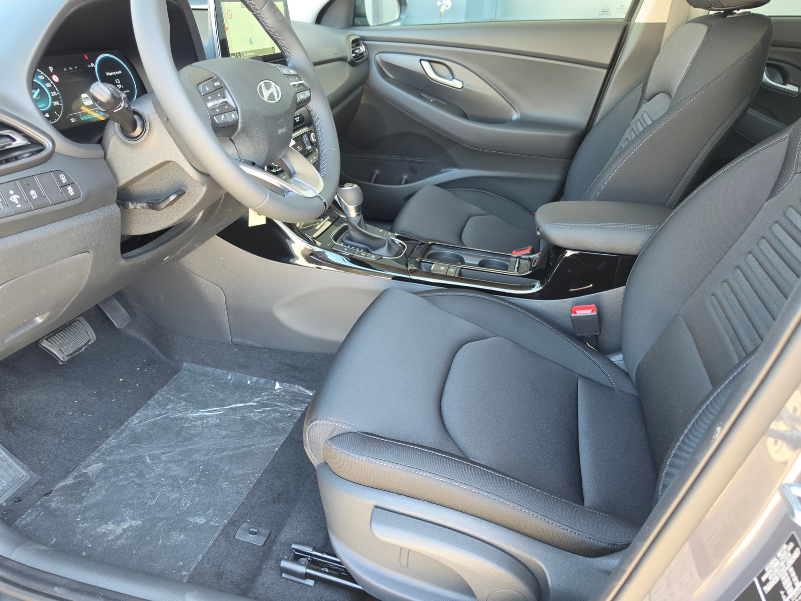 Hyundai i30 1.5 T-GDi Amplia DCT — photo 3
