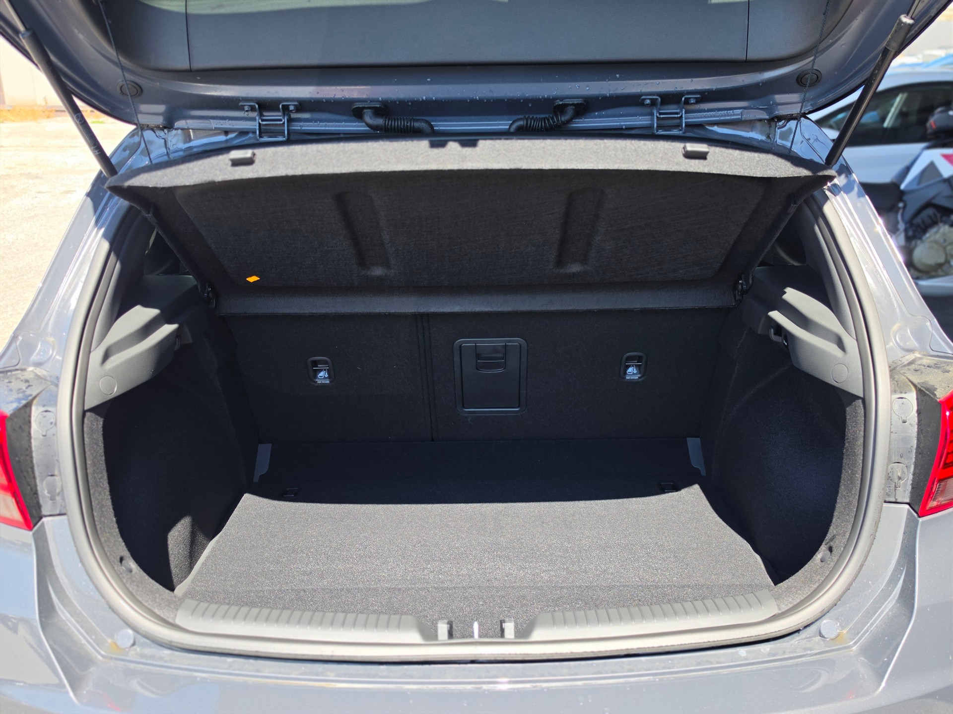 HYUNDAI i30 1.5 T-GDi Amplia DCT-image-11