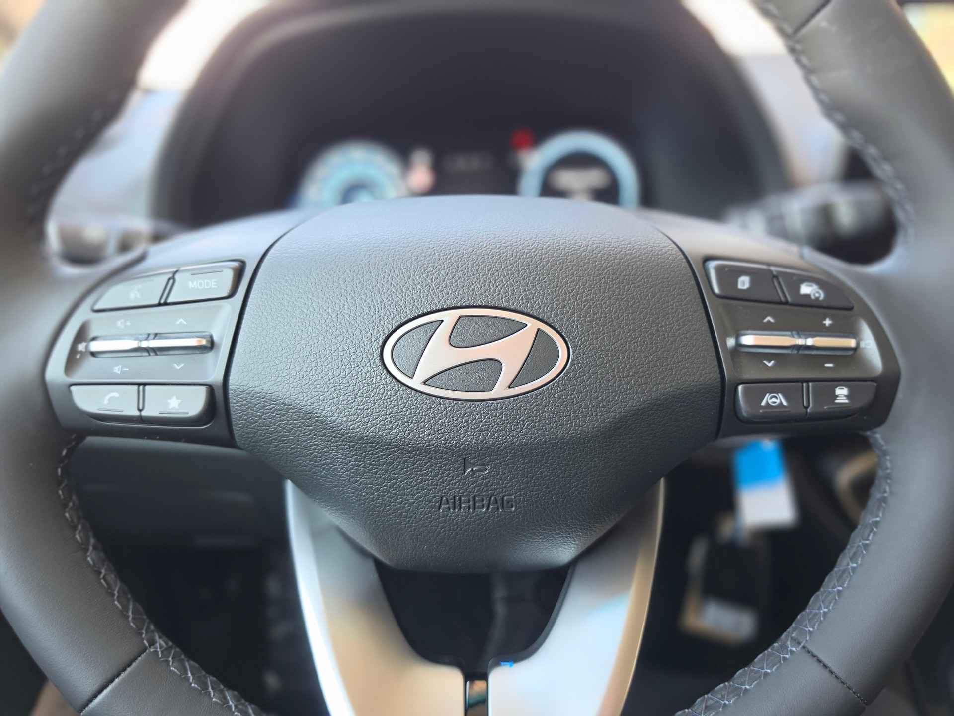 HYUNDAI i30 1.5 T-GDi Amplia DCT-image-5