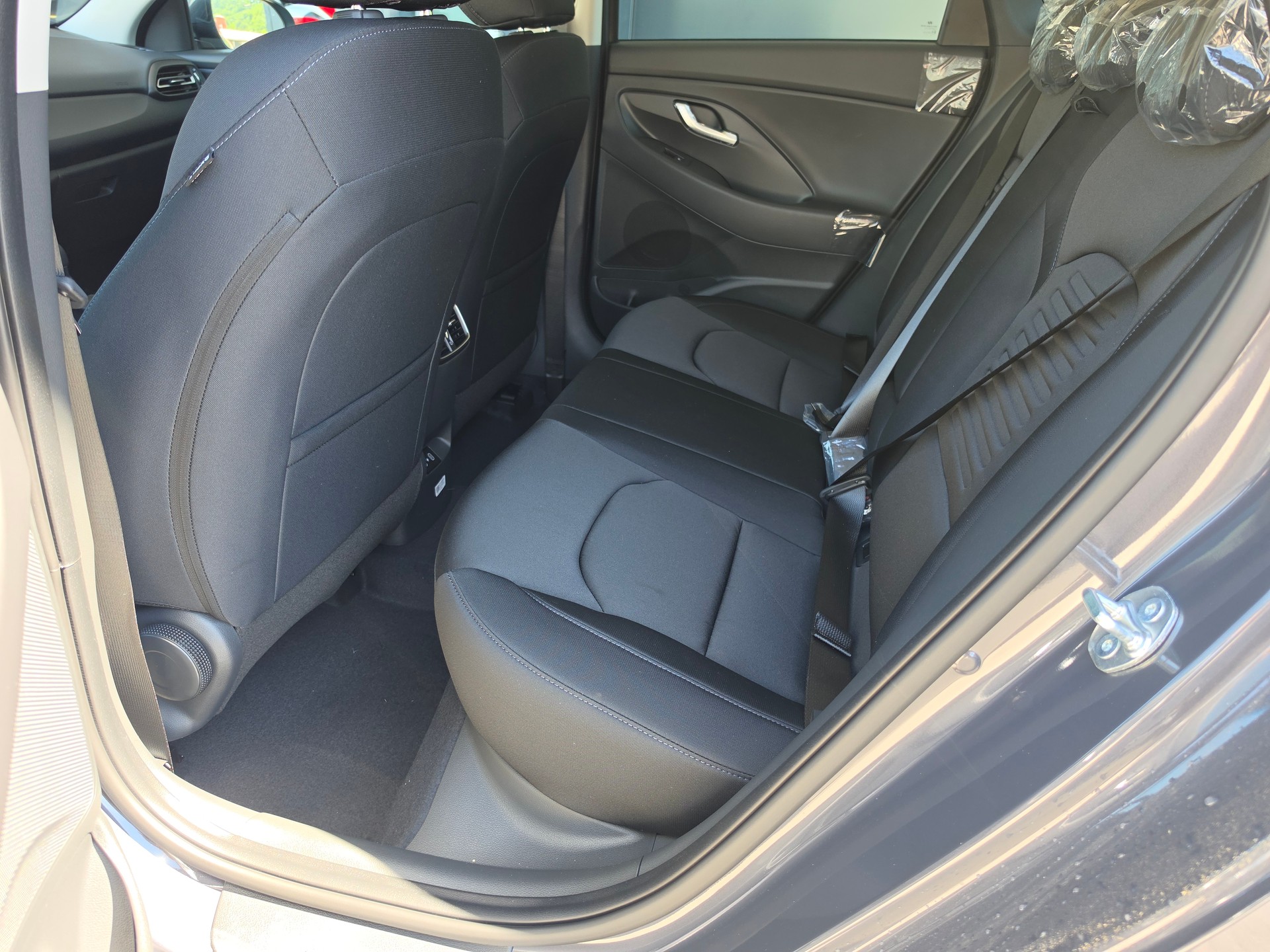 HYUNDAI i30 1.5 T-GDi Amplia DCT-image-4