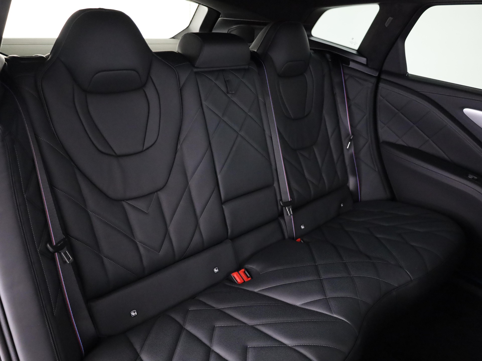 BMW XM Label Plug-in Hybrid-image-16