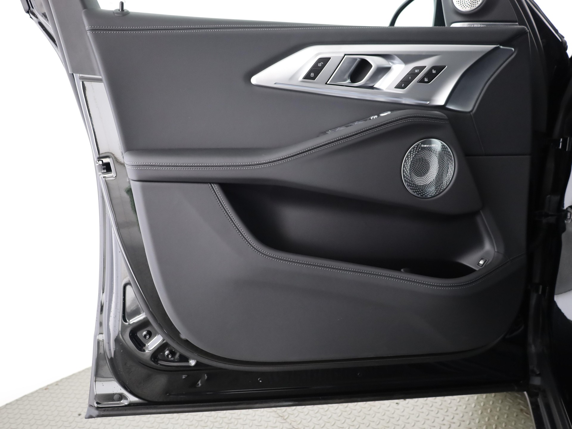 BMW XM Label Plug-in Hybrid-image-10
