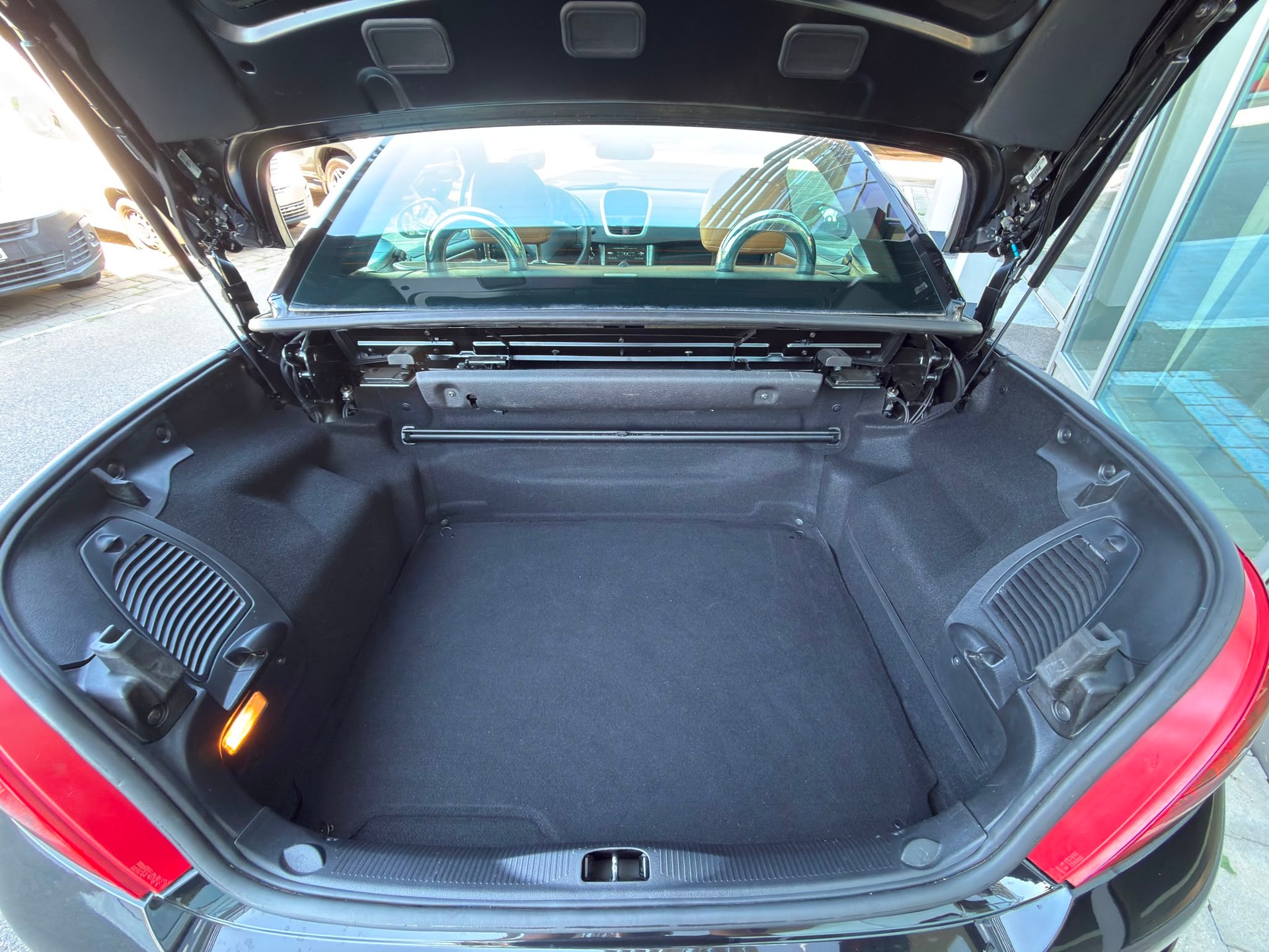 PEUGEOT 207 CC 1.6 16V Swiss Collector-image-13