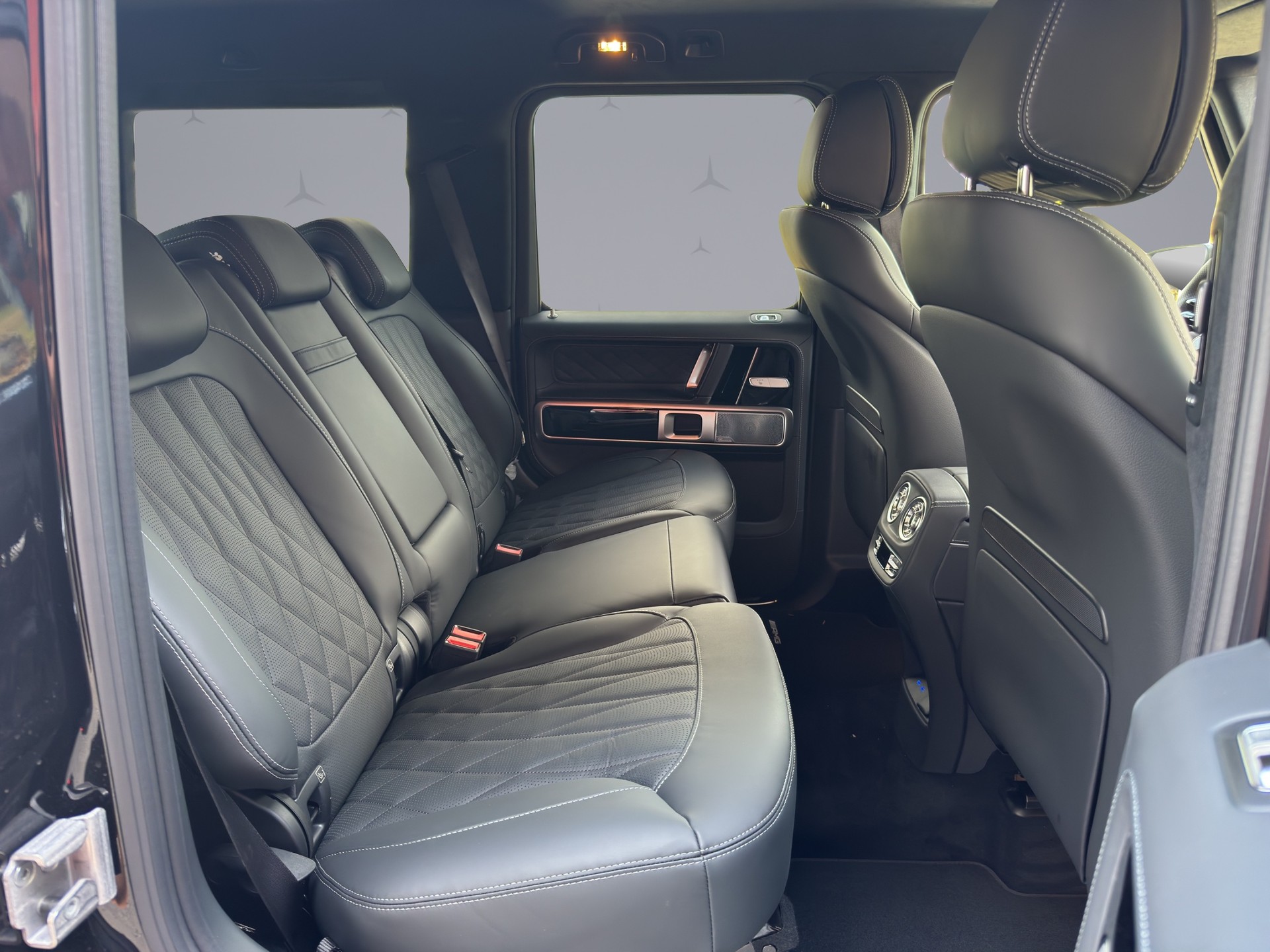 MERCEDES-BENZ G 63 AMG-image-22