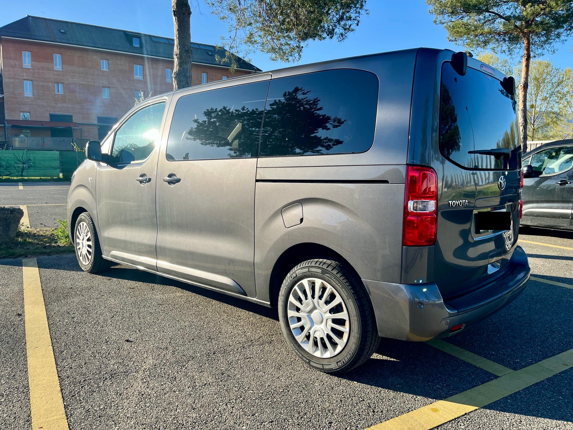 TOYOTA 2.0 D Shuttle-image-1