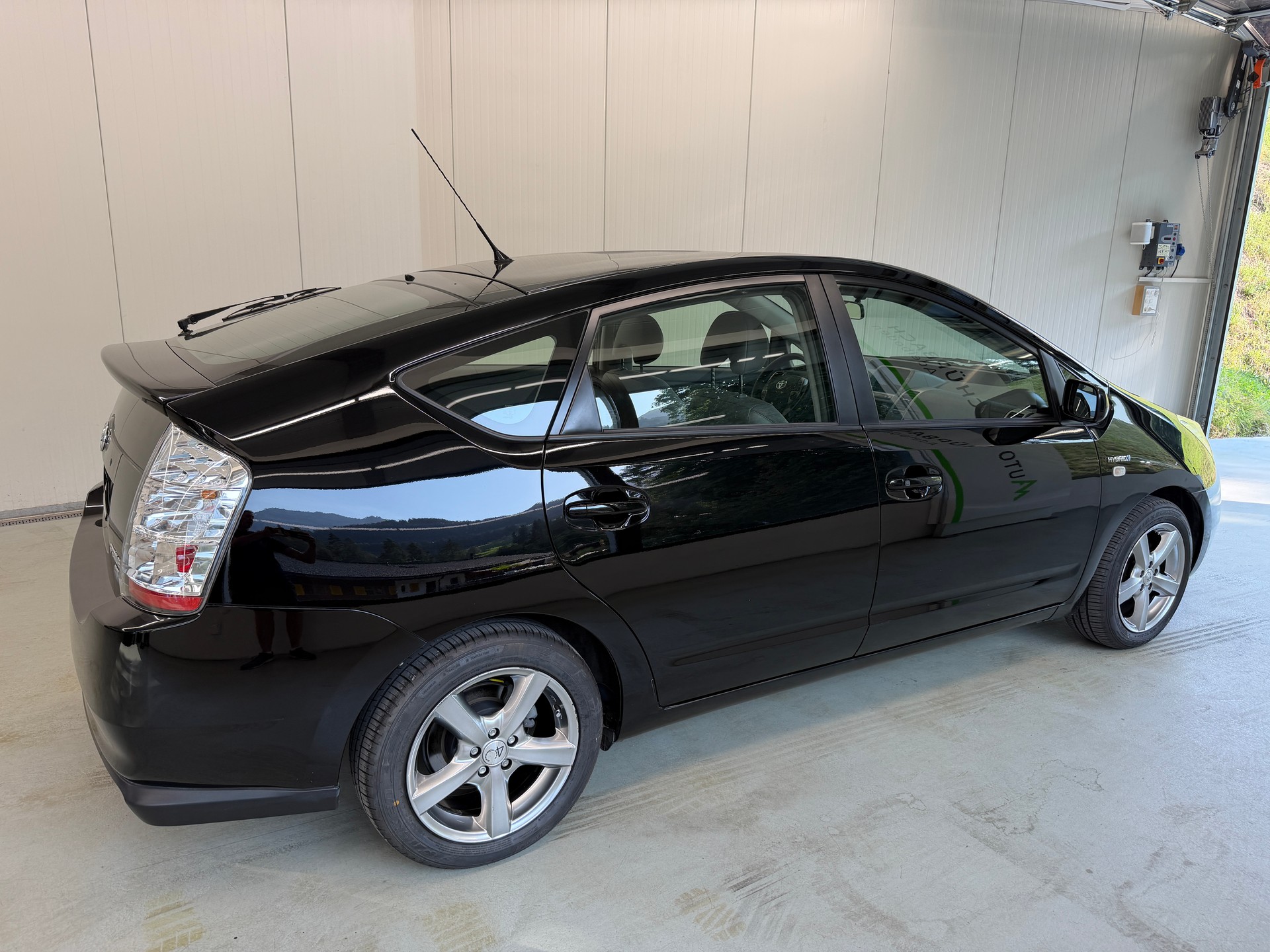 TOYOTA Prius 1.5 16V Hybrid-showroom-element-2