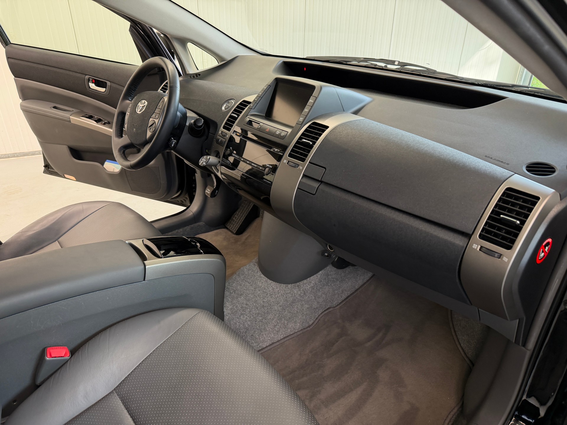 TOYOTA Prius 1.5 16V Hybrid-image-17
