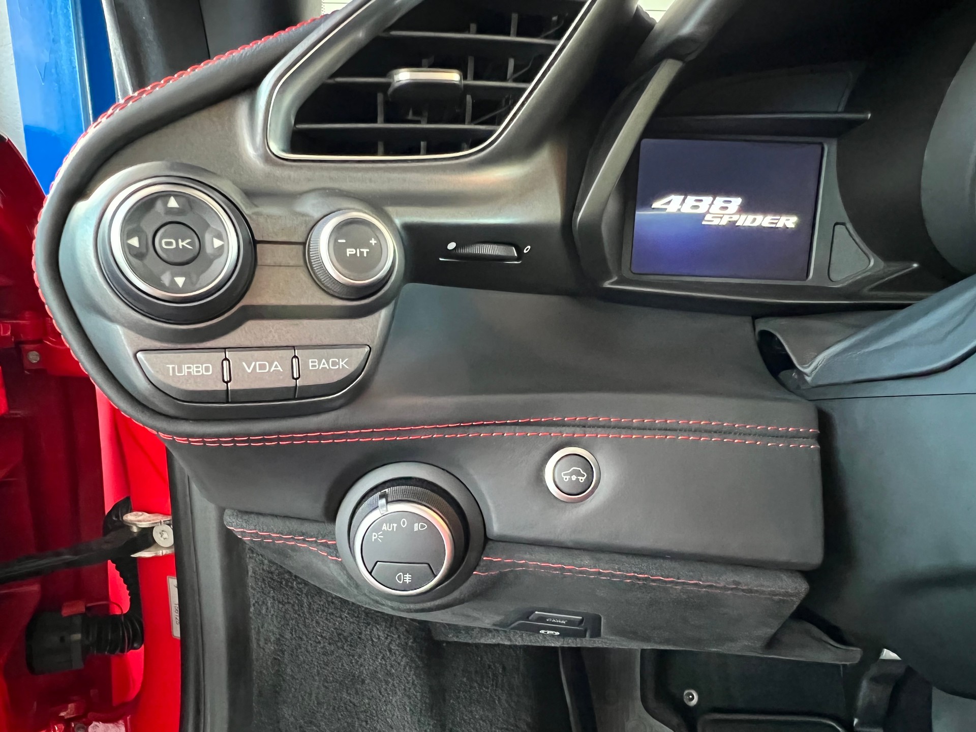 FERRARI 488 Spider 3.9 V8-image-9