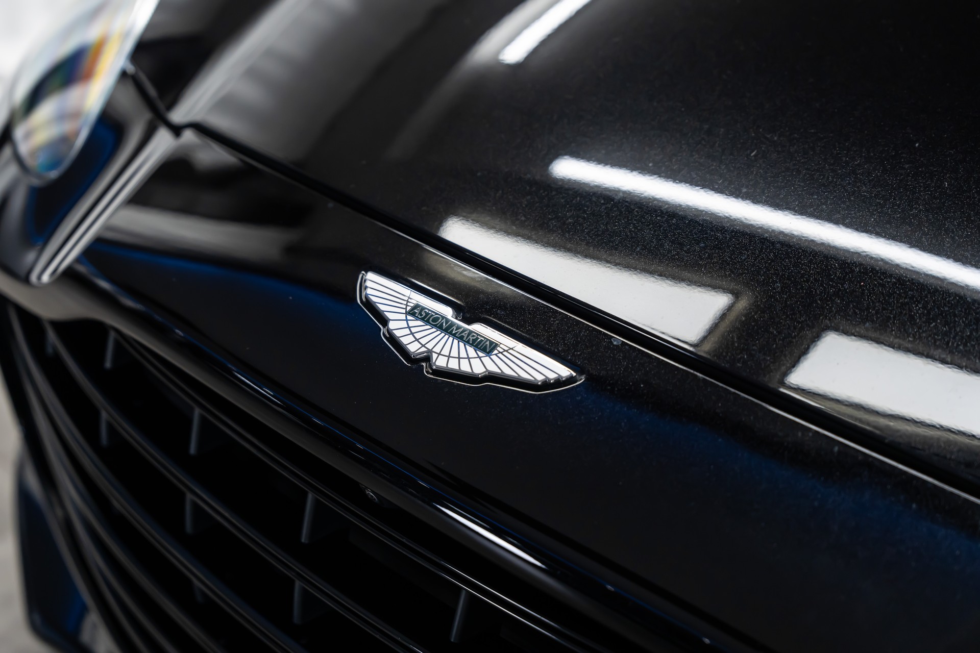 ASTON MARTIN DBX 707 4.0 V8 Bi-Turbo Q-Individual*Carbon*Garantie*AHK*23"*-image-7