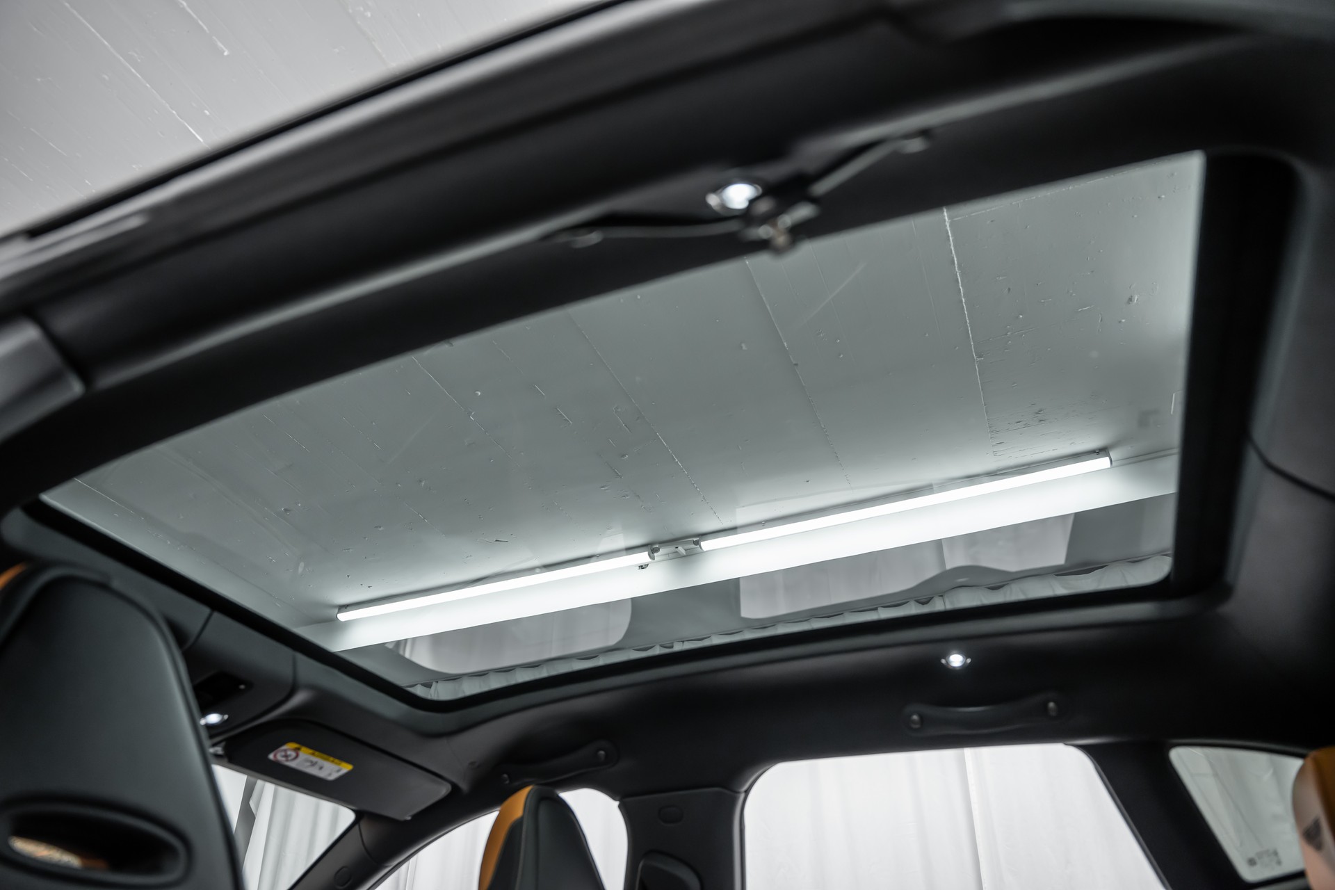 ASTON MARTIN DBX 707 4.0 V8 Bi-Turbo Q-Individual*Carbon*Garantie*AHK*23"*-image-20