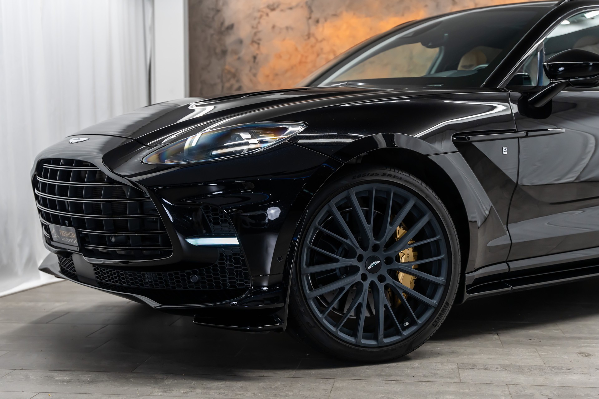 ASTON MARTIN DBX 707 4.0 V8 Bi-Turbo Q-Individual*Carbon*Garantie*AHK*23"*-showroom-element-1