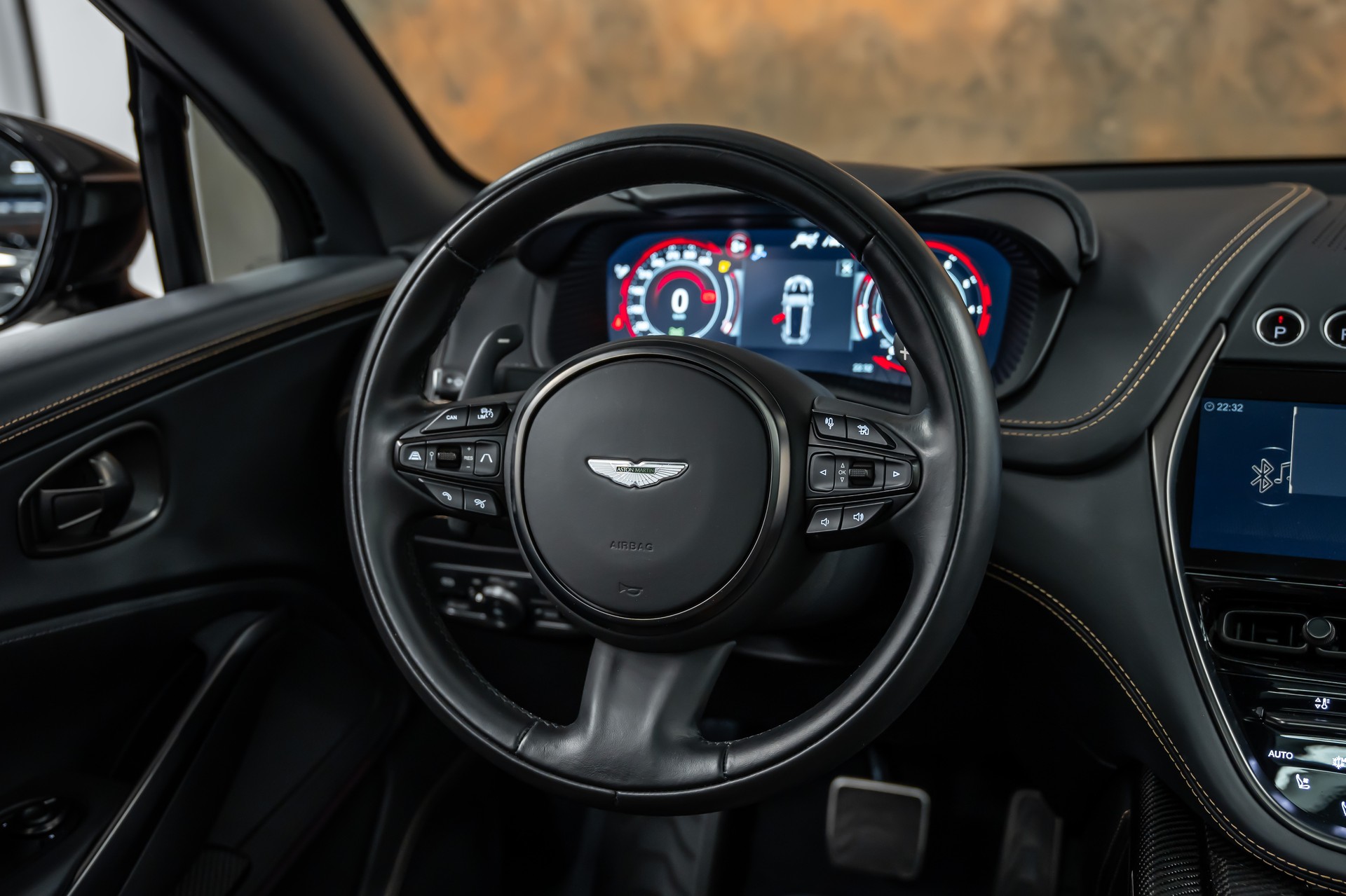 ASTON MARTIN DBX 707 4.0 V8 Bi-Turbo Q-Individual*Carbon*Garantie*AHK*23"*-image-23