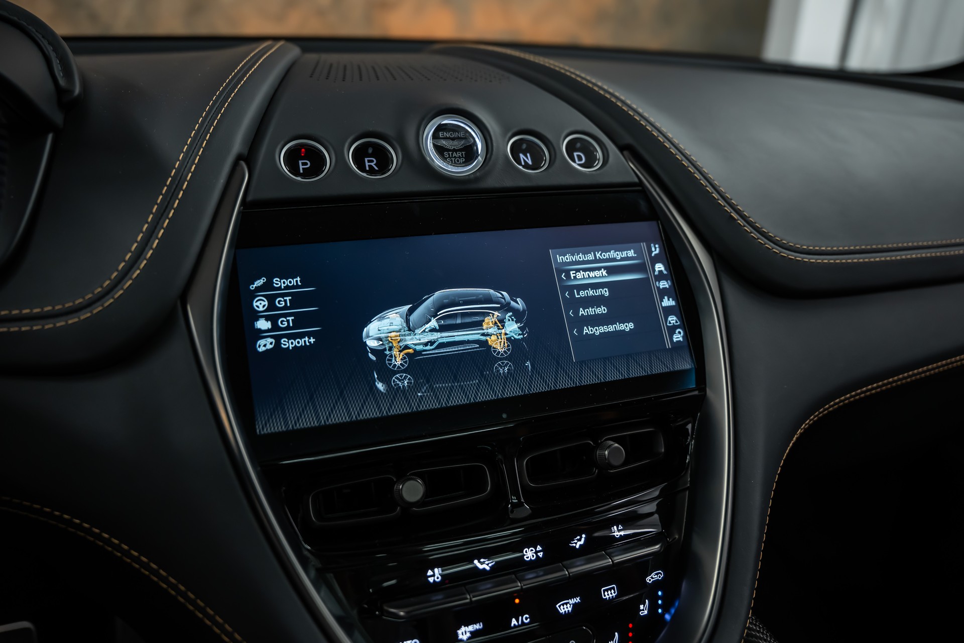 ASTON MARTIN DBX 707 4.0 V8 Bi-Turbo Q-Individual*Carbon*Garantie*AHK*23"*-image-29