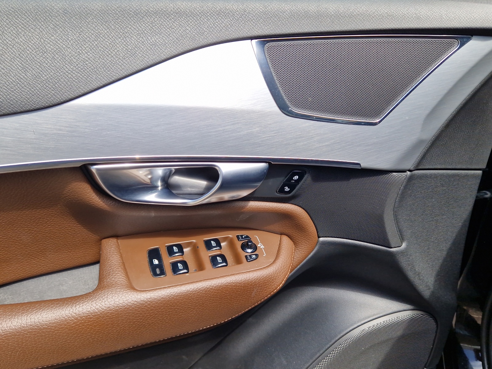 VOLVO XC90 2.0 D5 Momentum 7P. AWD-image-12