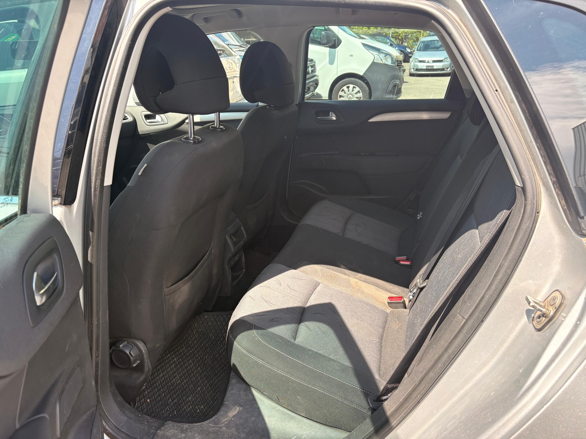 CITROEN C4 Berline 1.6 HDi Séduction-image-8