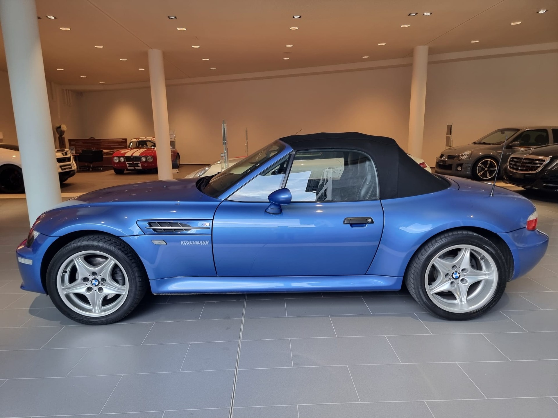 BMW M-Roadster-showroom-element-3